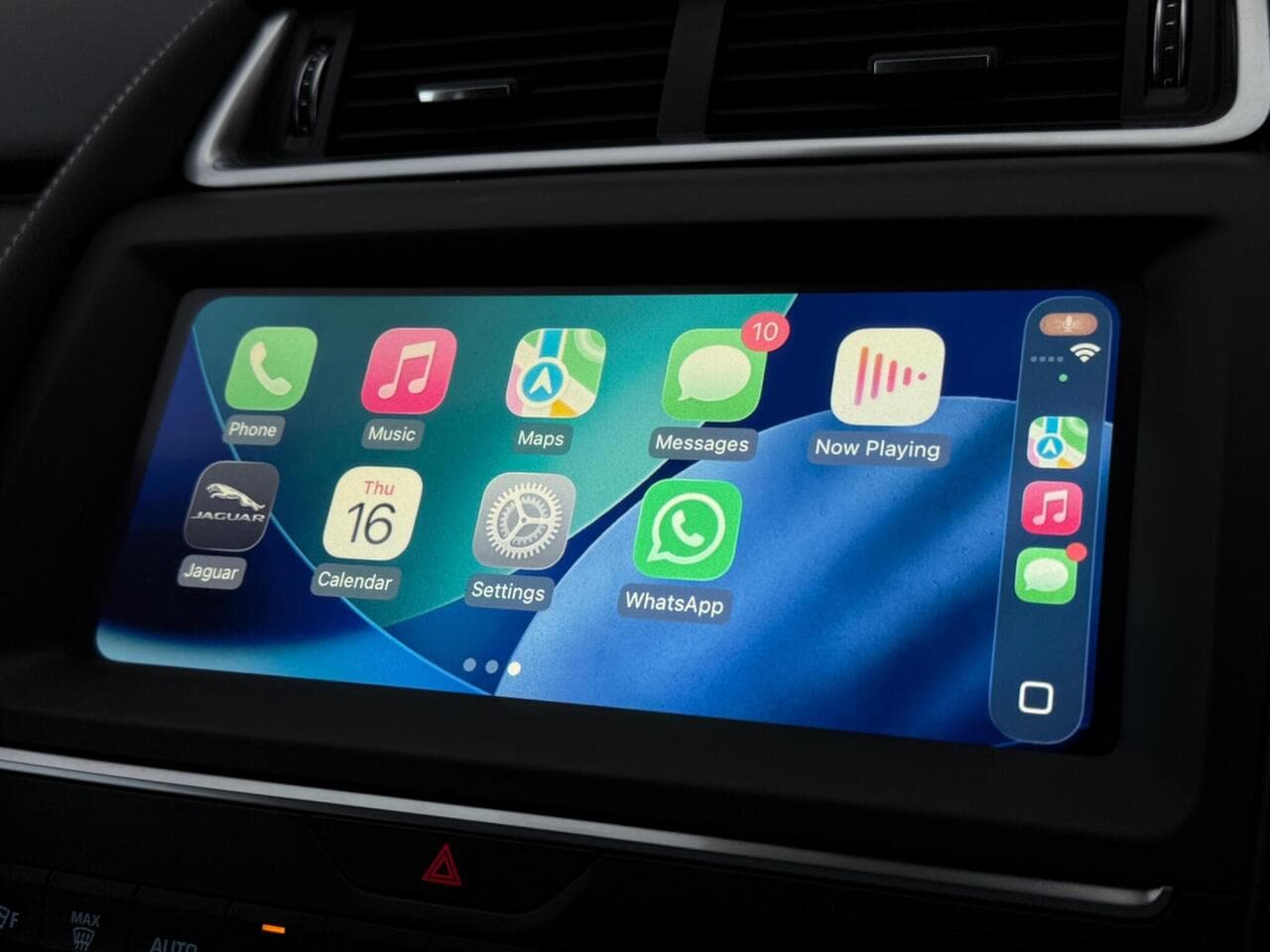 Jaguar E-PACE thumbnail Infotainment System