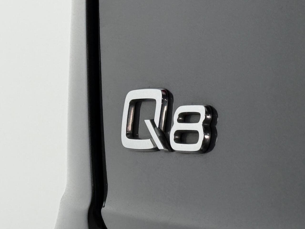 Audi Q8 thumbnail Badge Exterior