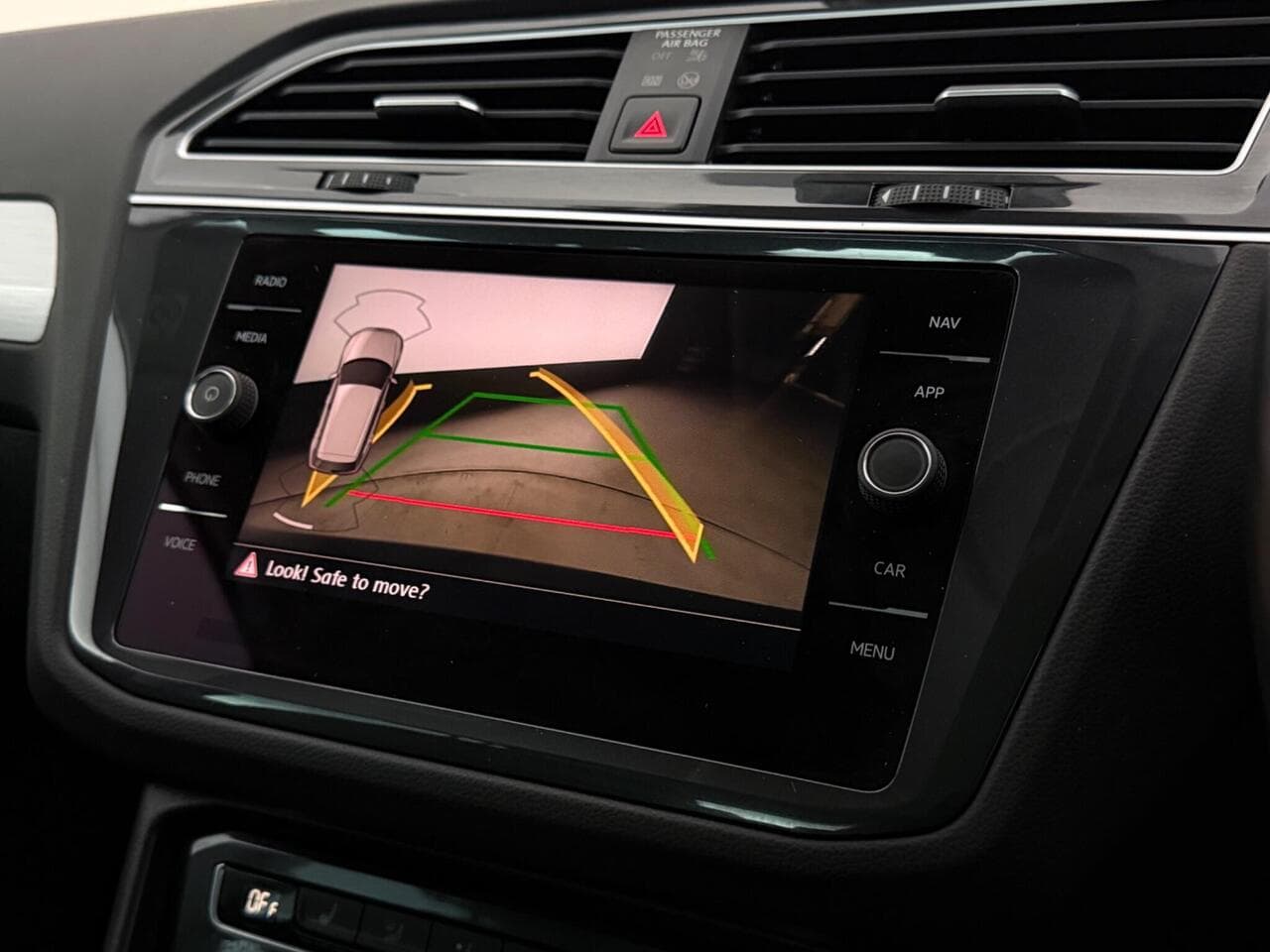 Volkswagen Tiguan thumbnail Infotainment System