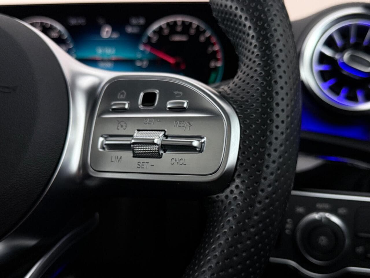 Mercedes-Benz A Class thumbnail Misc Controls