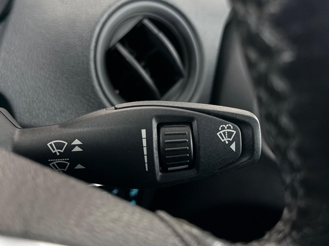 Ford Transit Courier thumbnail Misc Controls