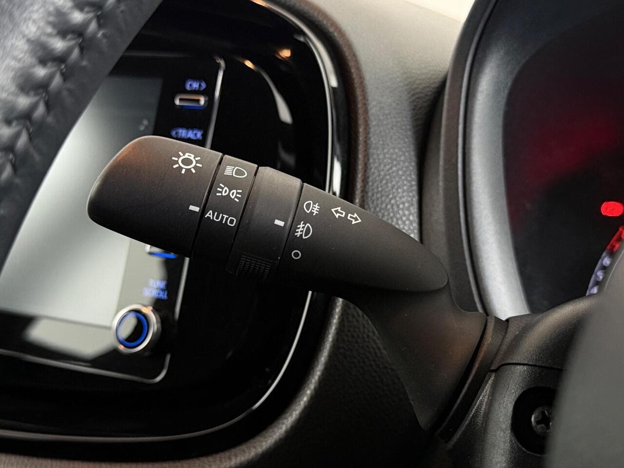 Toyota Aygo X thumbnail Misc Controls