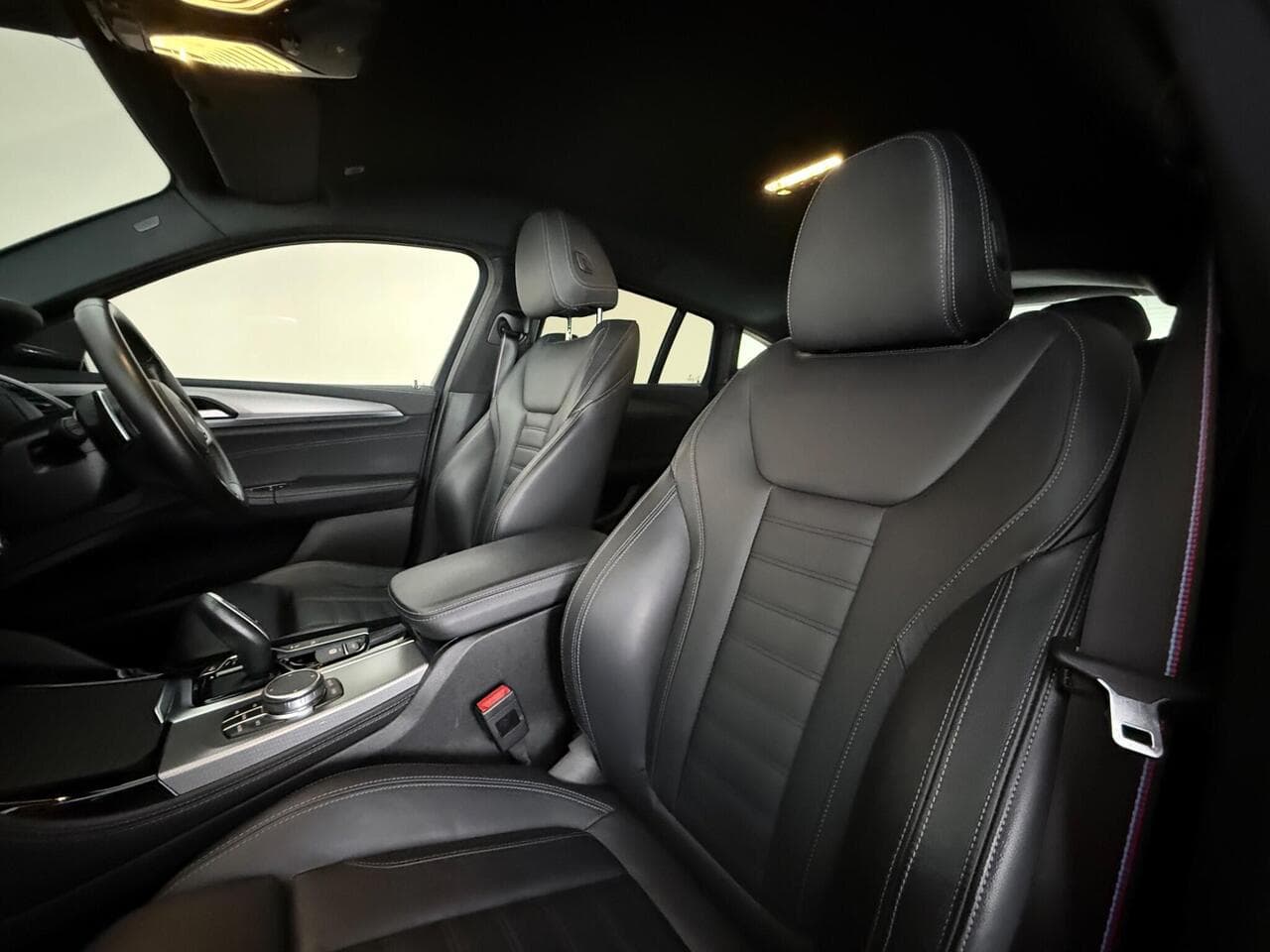 BMW X4 thumbnail Seat Front Passenger