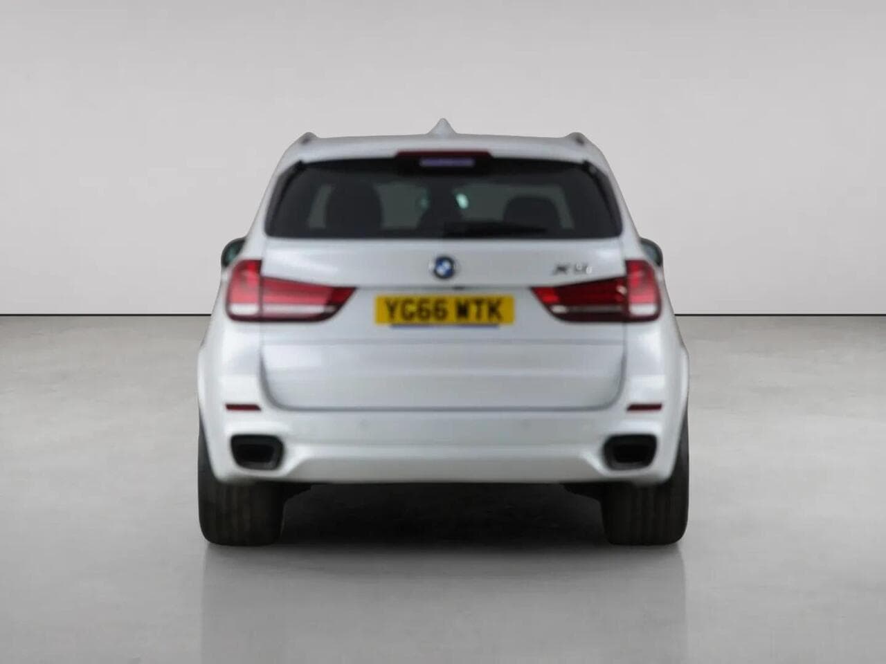BMW X5 thumbnail Rear