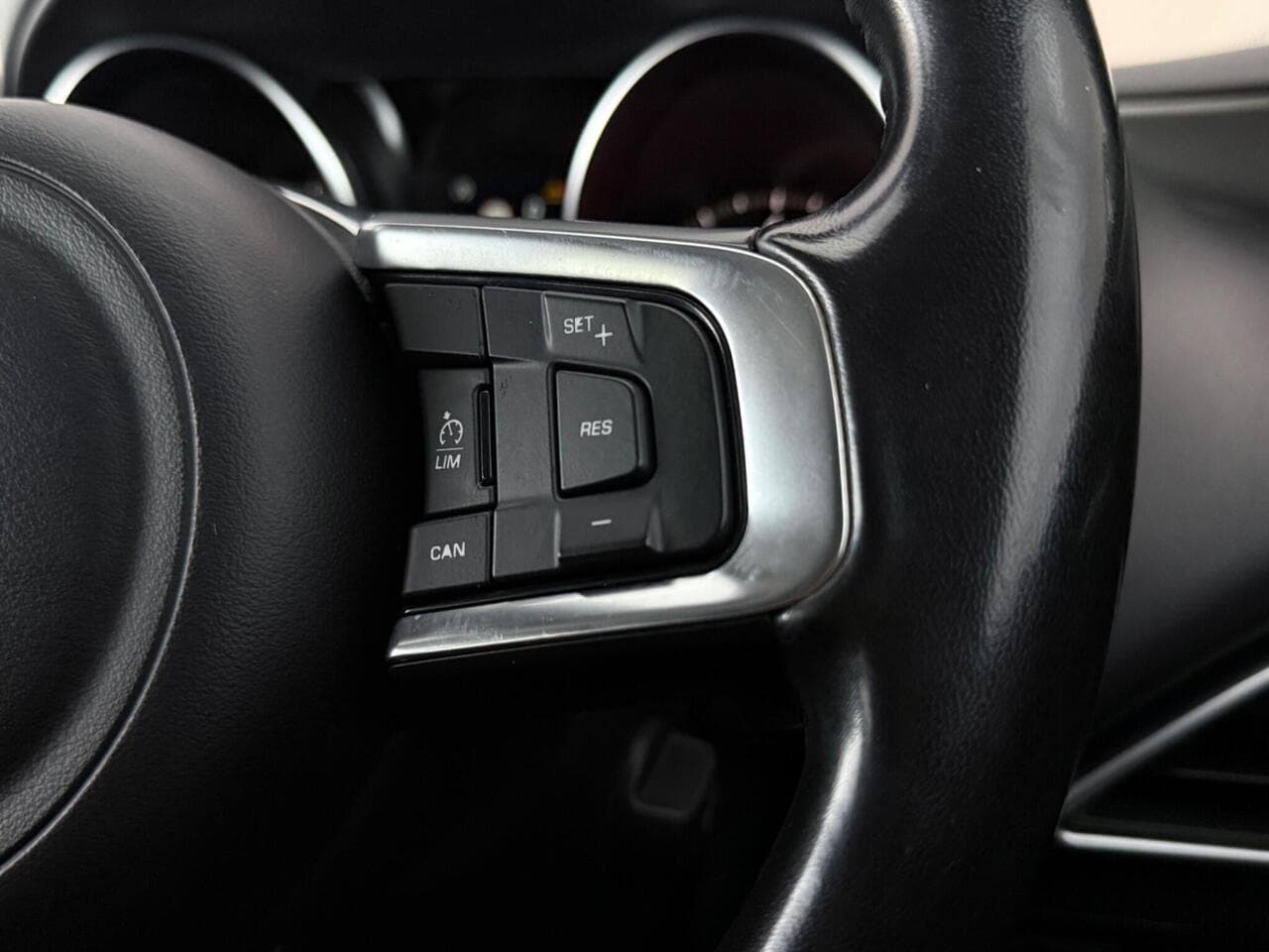 Jaguar XE thumbnail Misc Controls