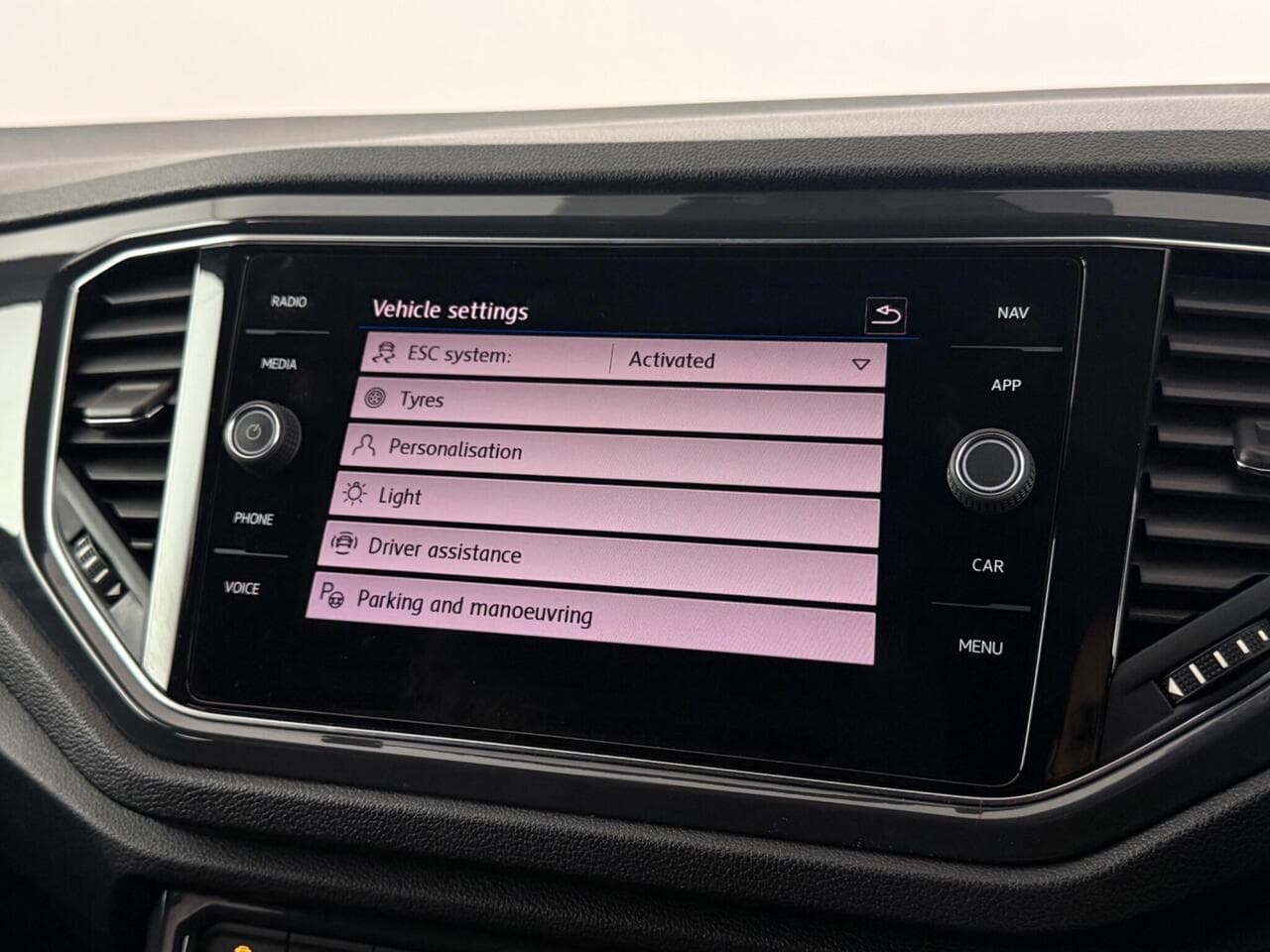 Volkswagen T-Roc thumbnail Infotainment System