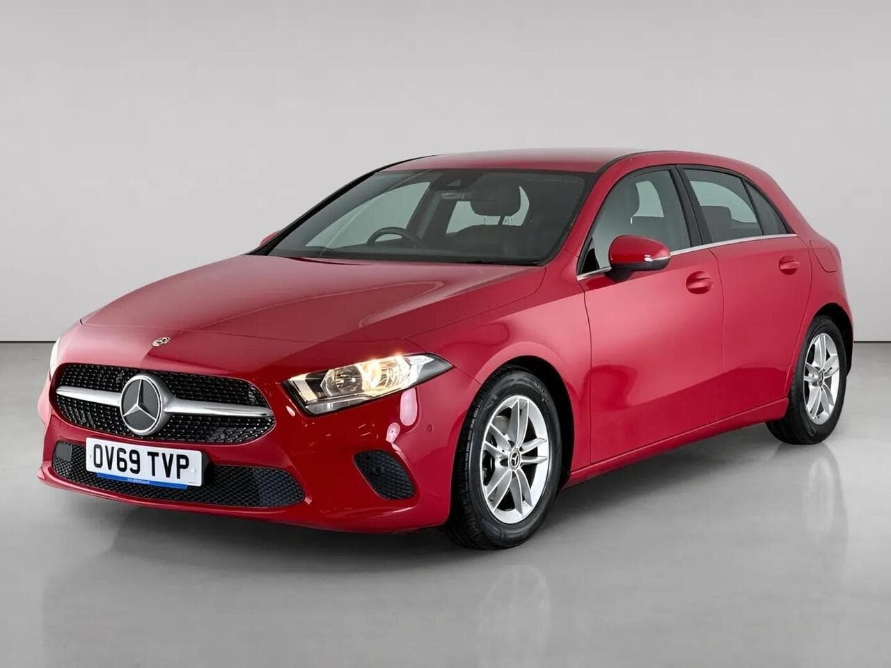 Mercedes-Benz A Class thumbnail Front Left