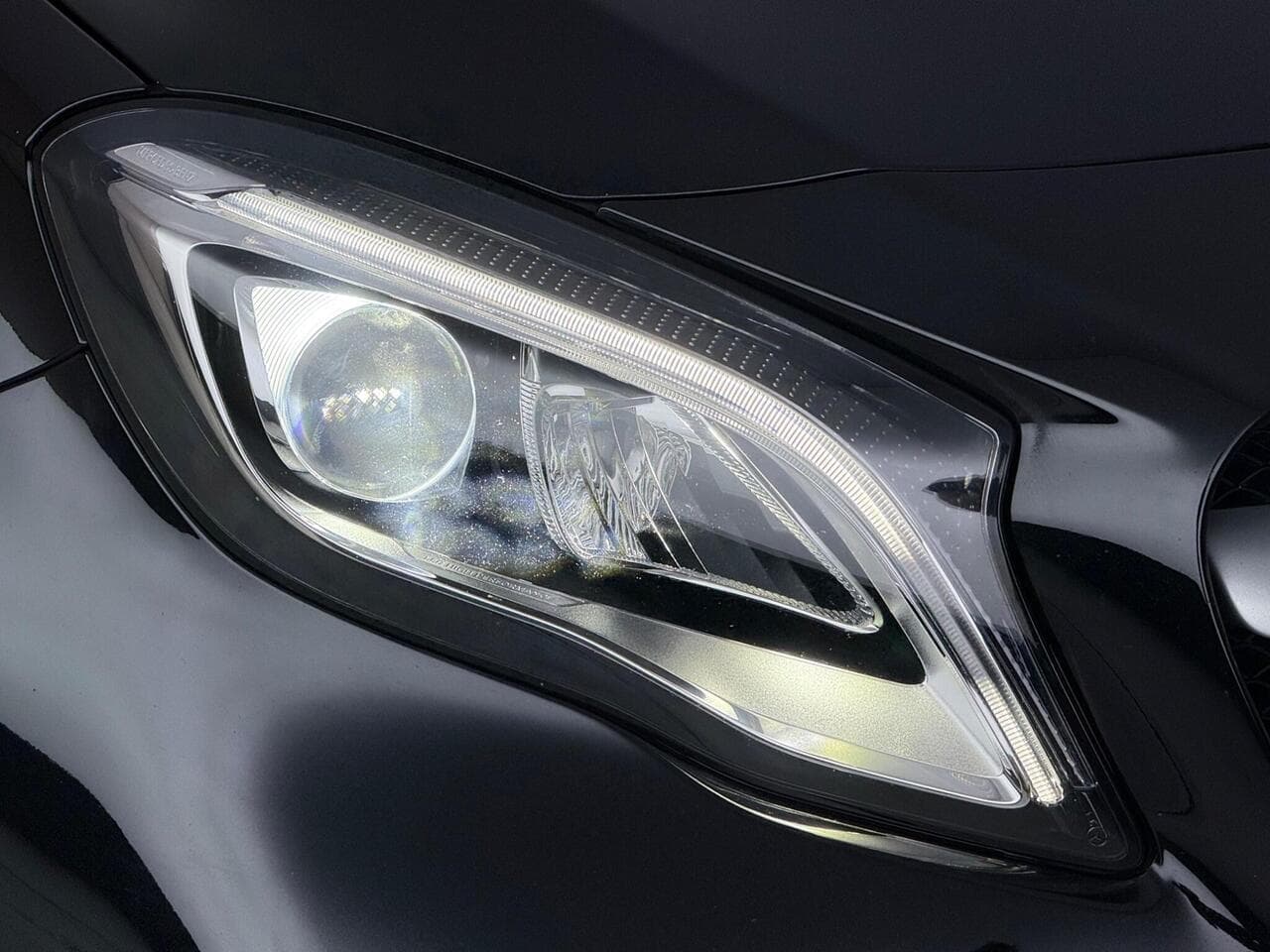 Mercedes-Benz GLA thumbnail Lights Front