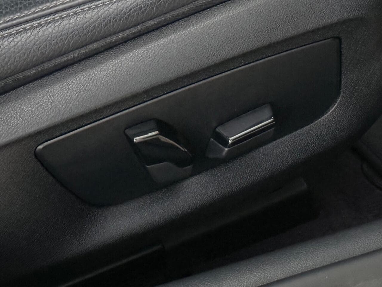 BMW 5 Series thumbnail Misc Controls