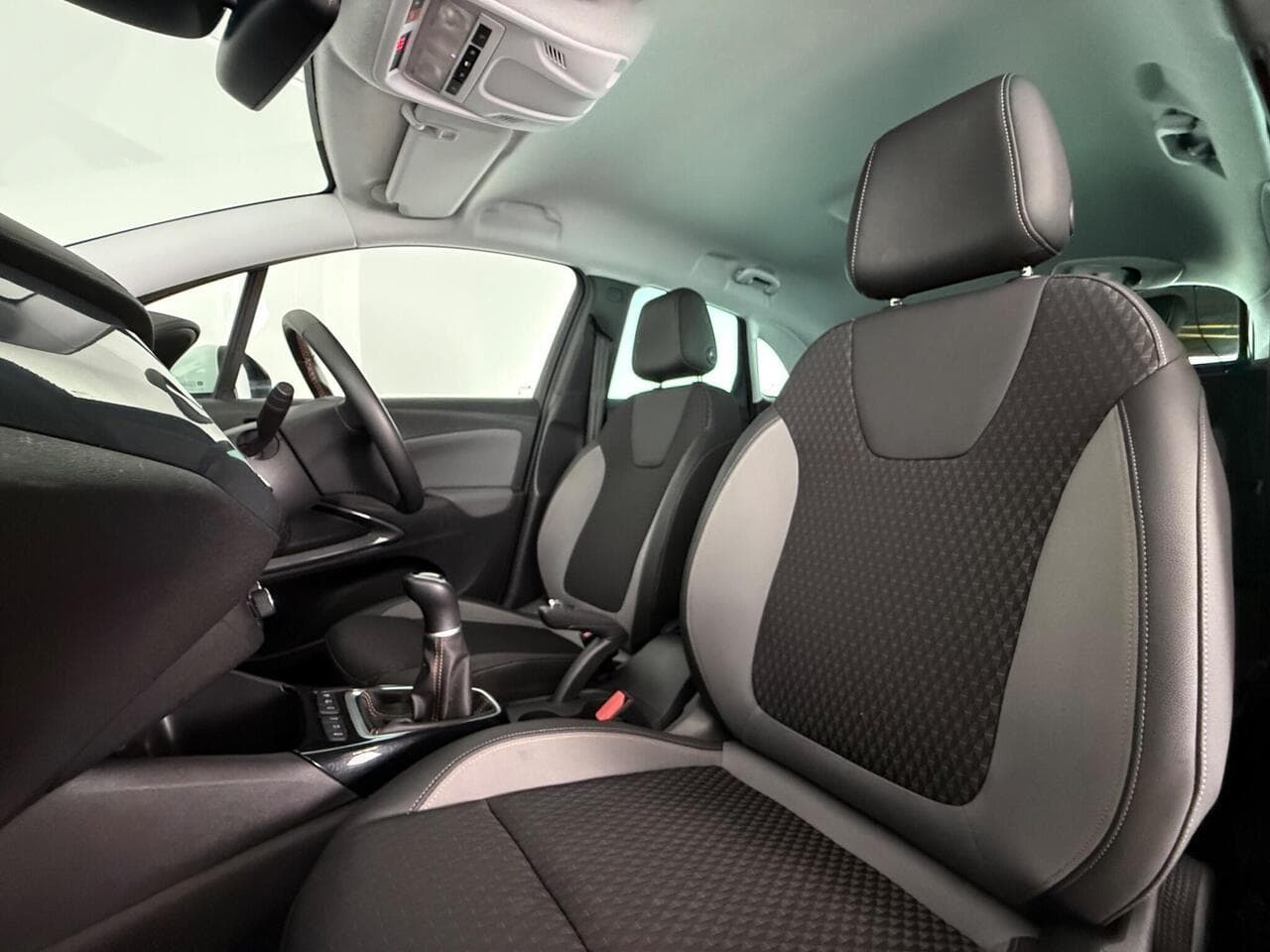 Vauxhall Crossland X thumbnail Seat Front Passenger