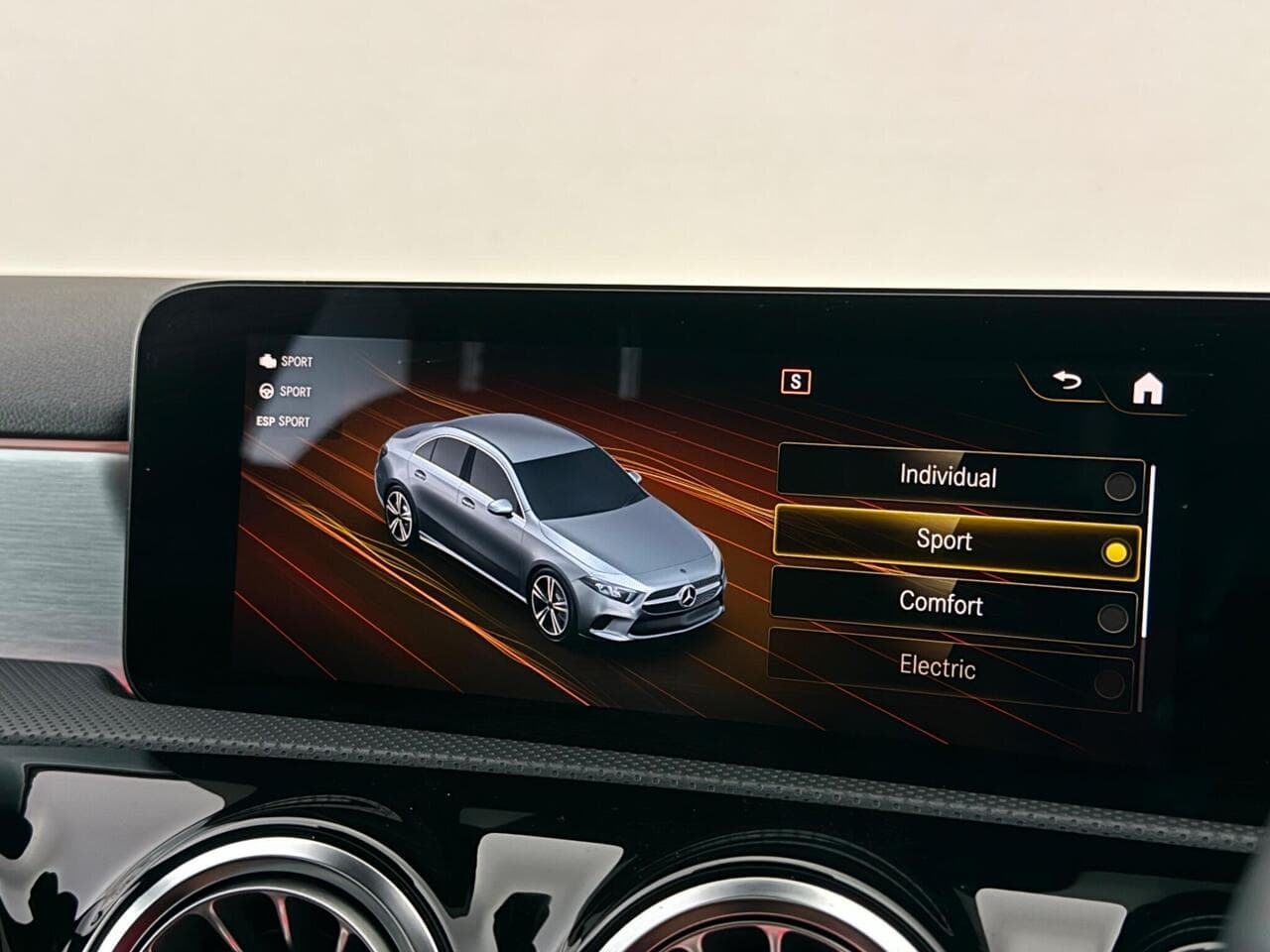 Mercedes-Benz A Class thumbnail Infotainment System