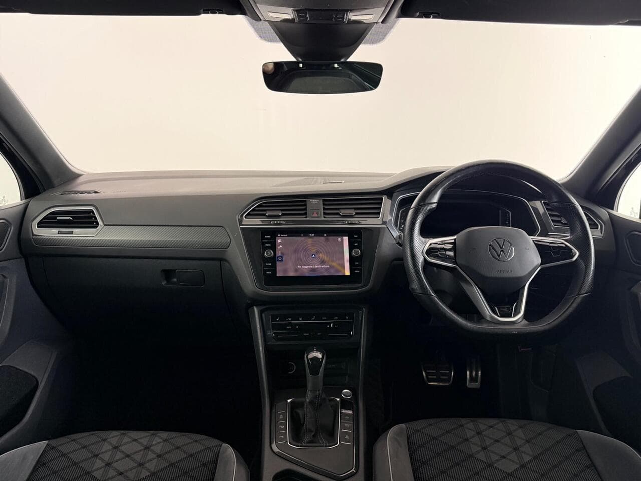 Volkswagen Tiguan thumbnail Interior Front