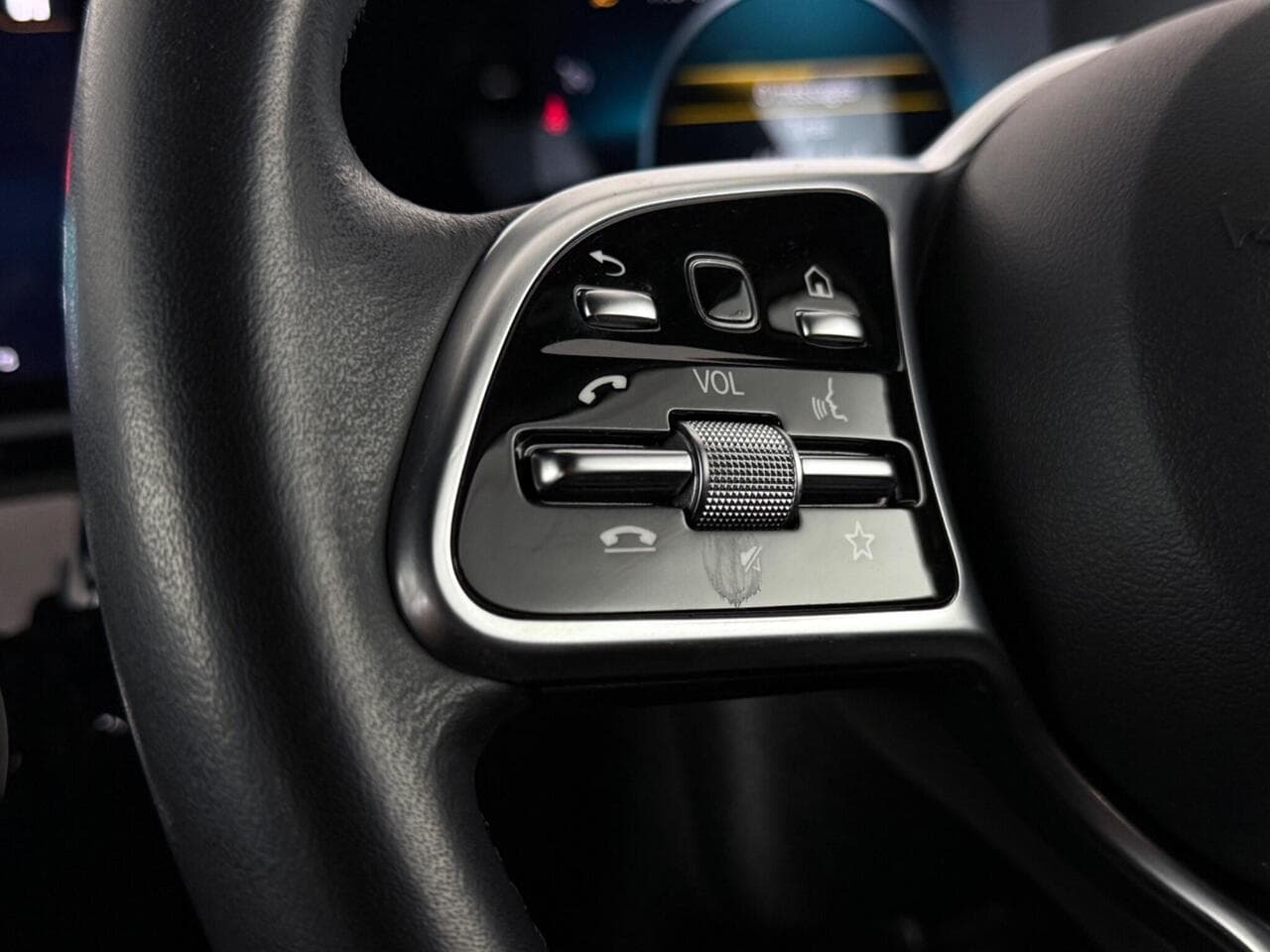 Mercedes-Benz A Class thumbnail Misc Controls