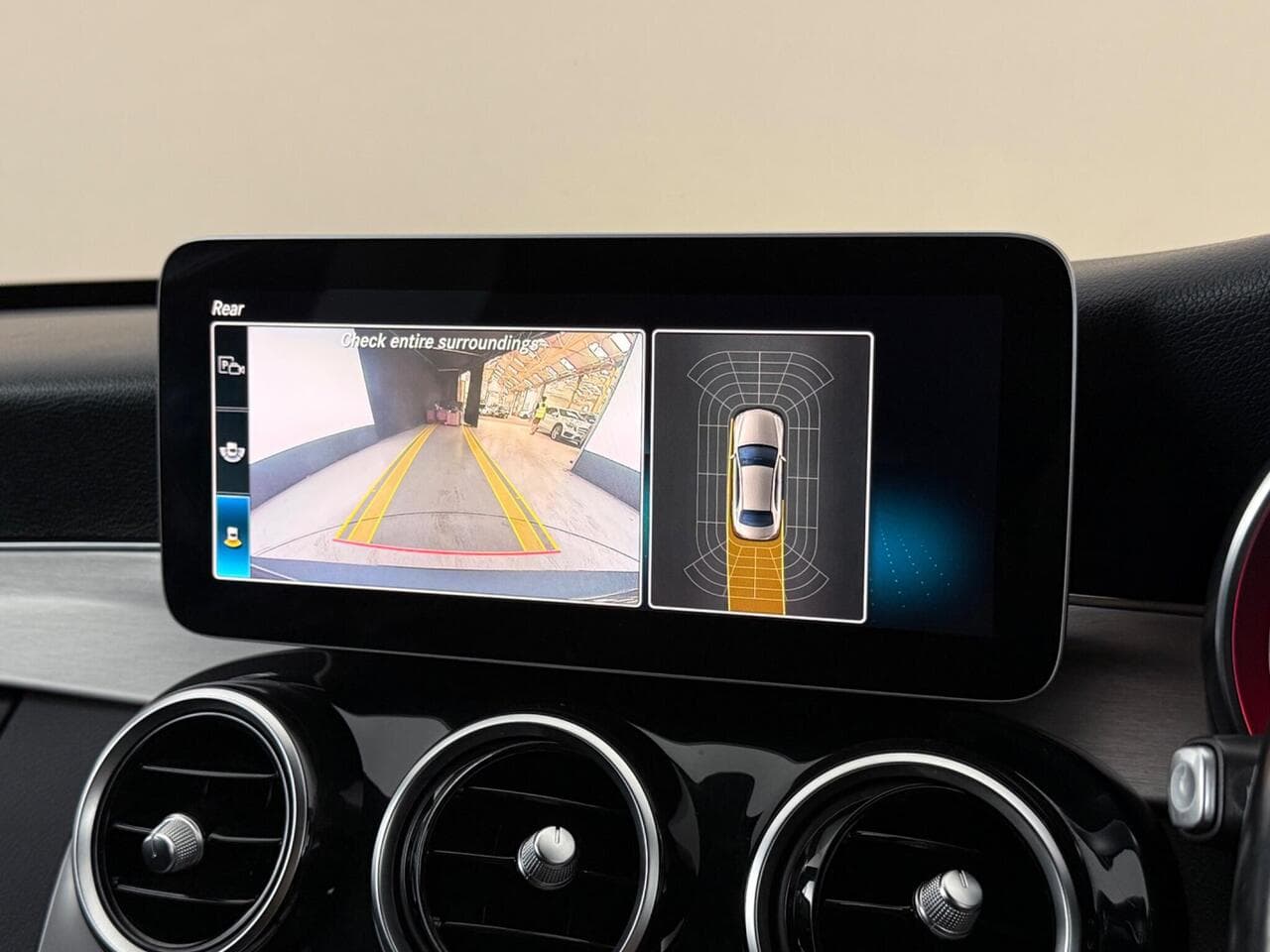 Mercedes-Benz C Class thumbnail Infotainment System