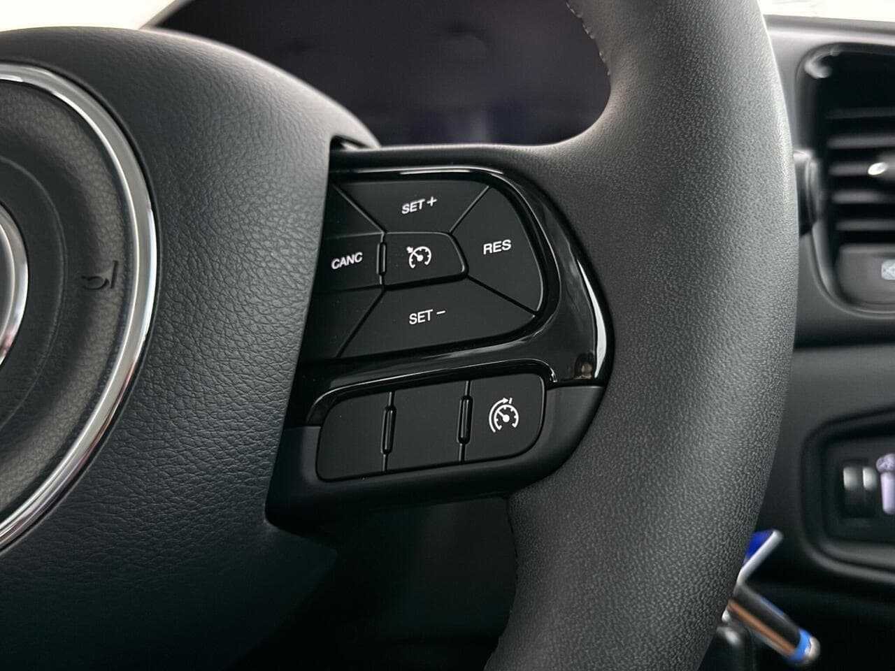 Jeep Renegade thumbnail Misc Controls