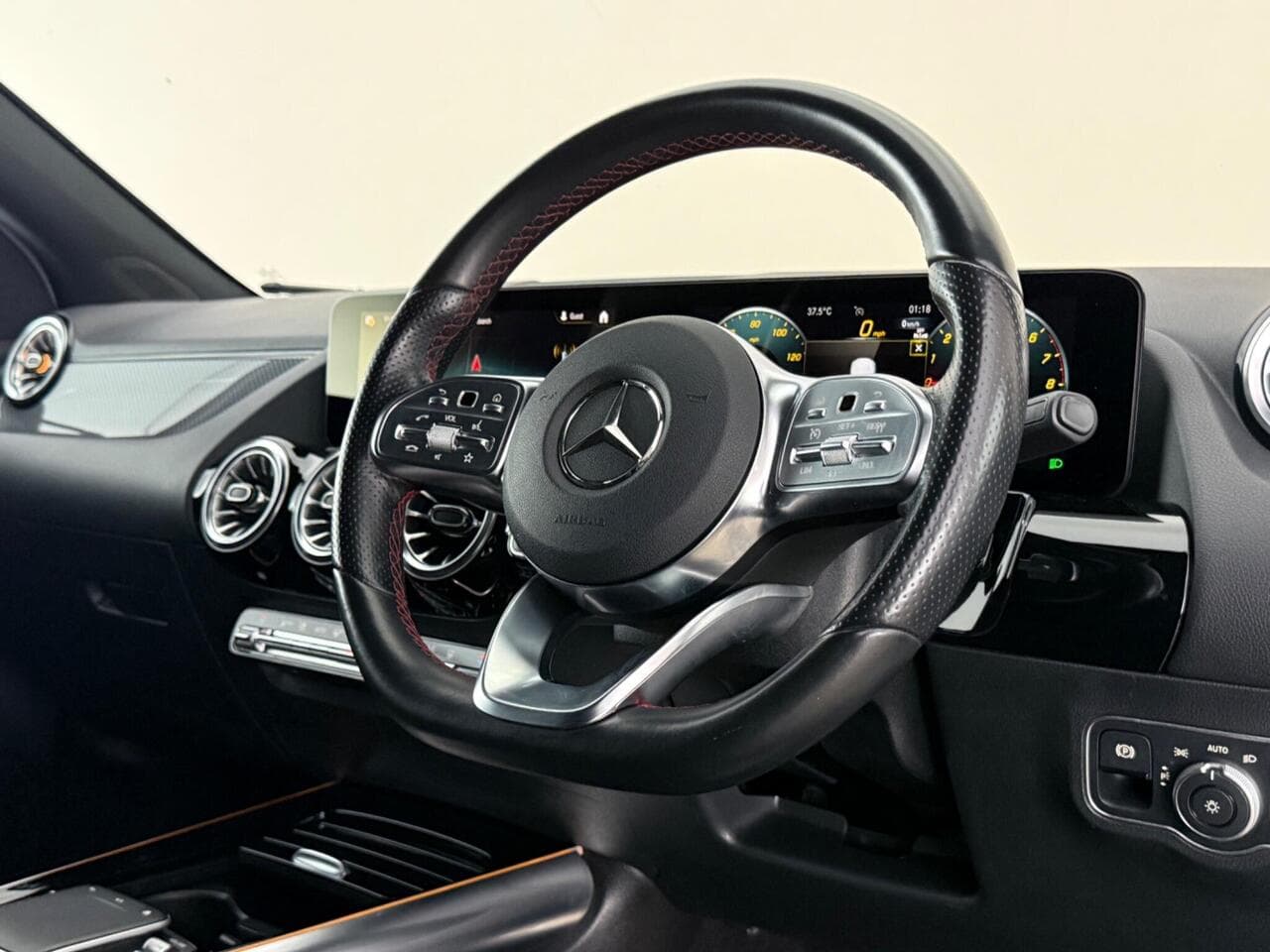 Mercedes-Benz GLA thumbnail Steering Wheel