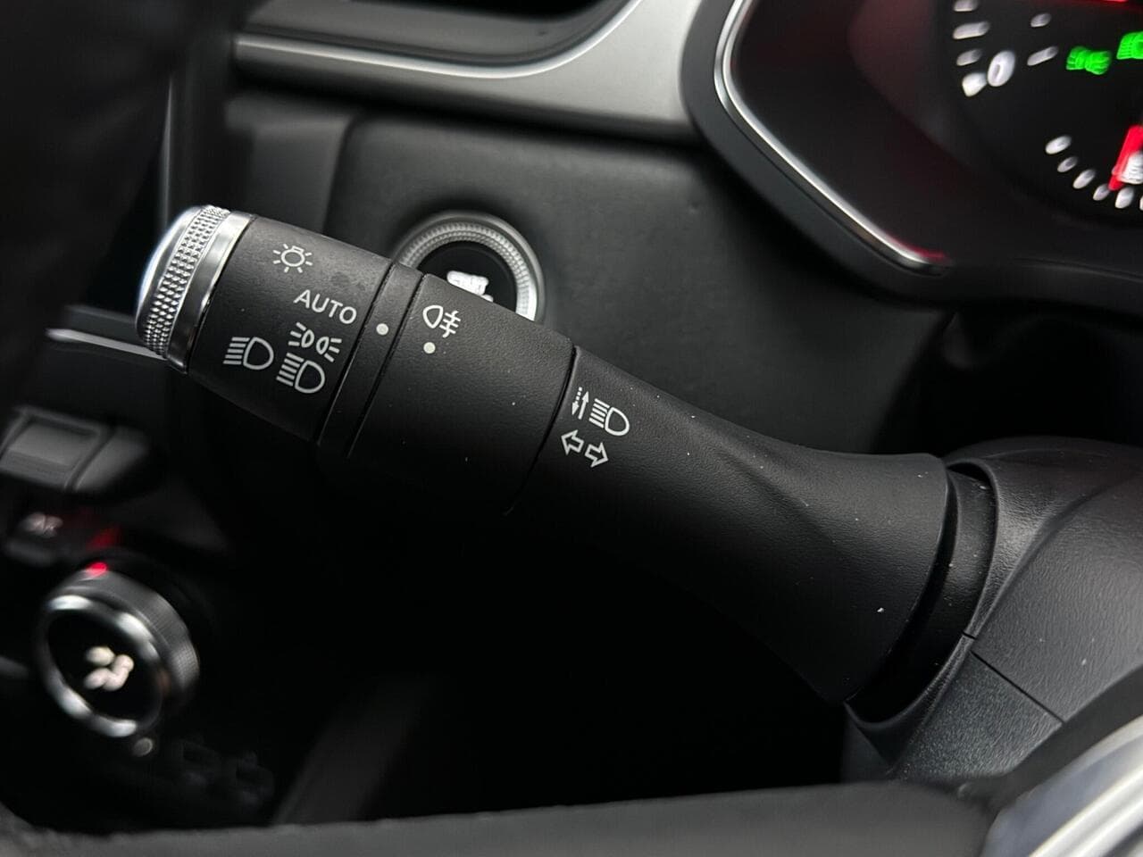 Renault Captur thumbnail Misc Controls