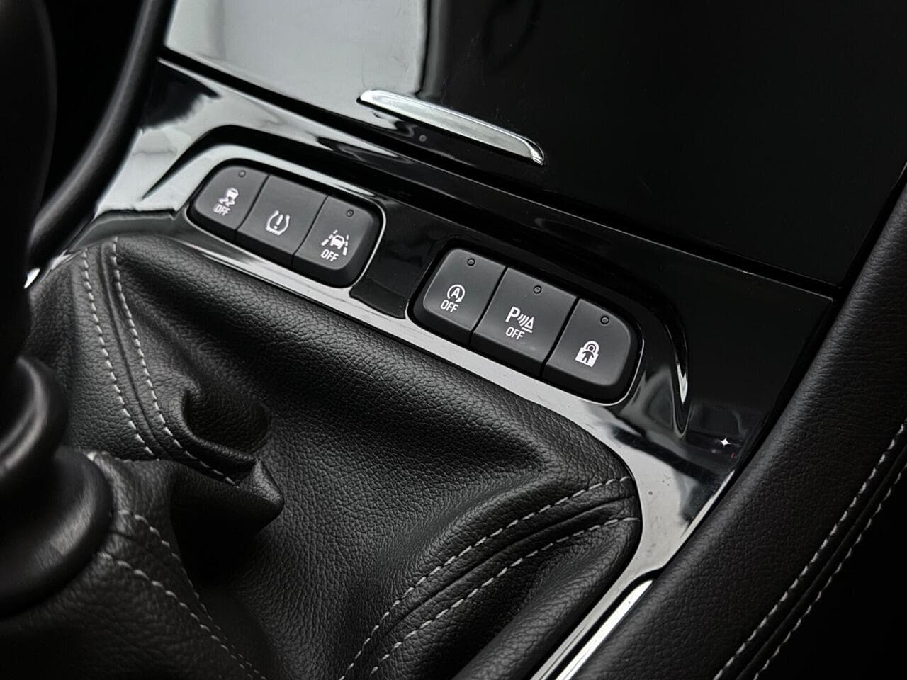 Vauxhall Grandland X thumbnail Misc Controls