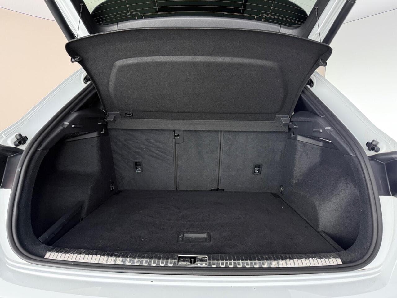 Audi Q3 thumbnail Boot