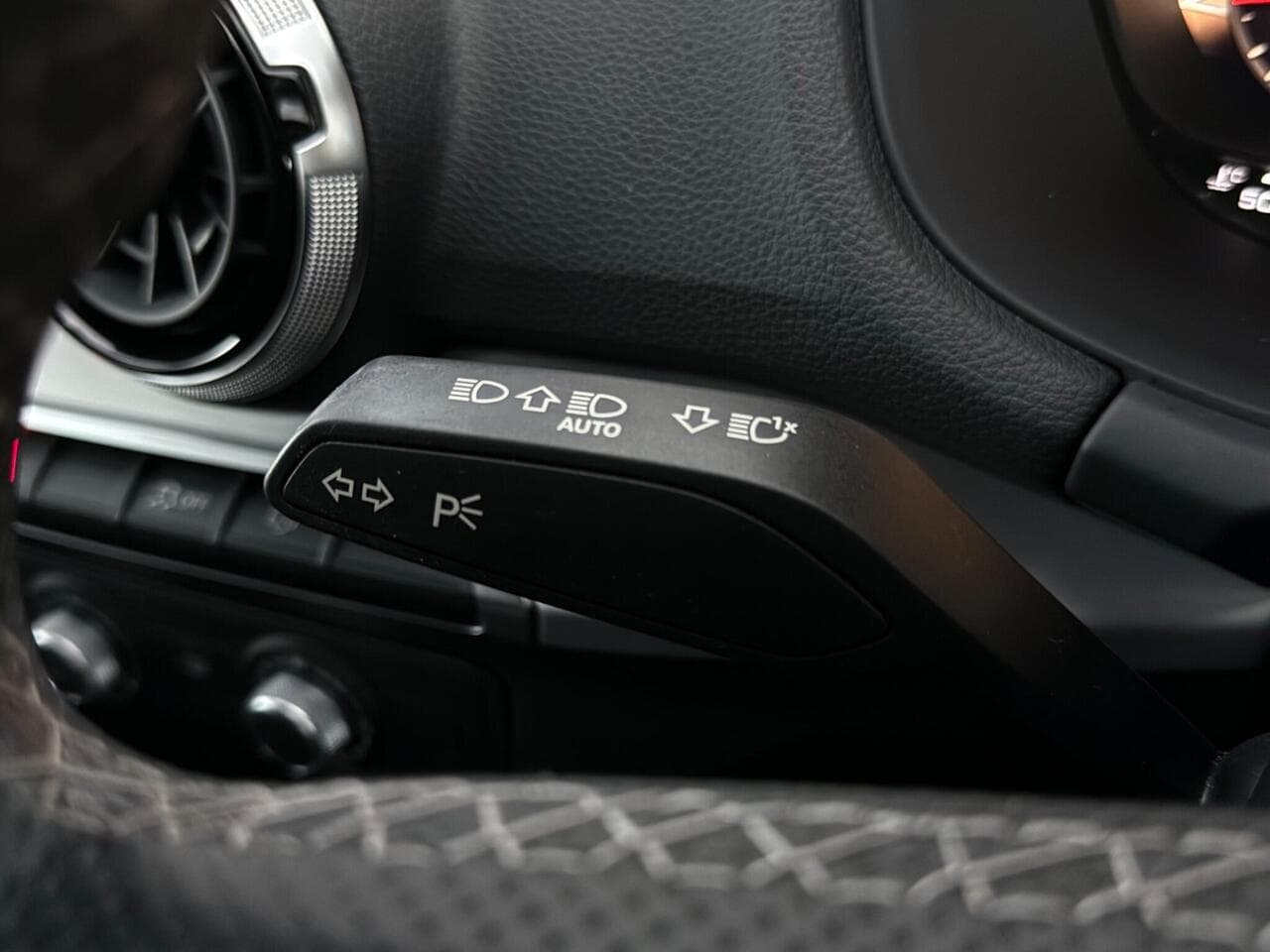 Audi Q2 thumbnail Misc Controls