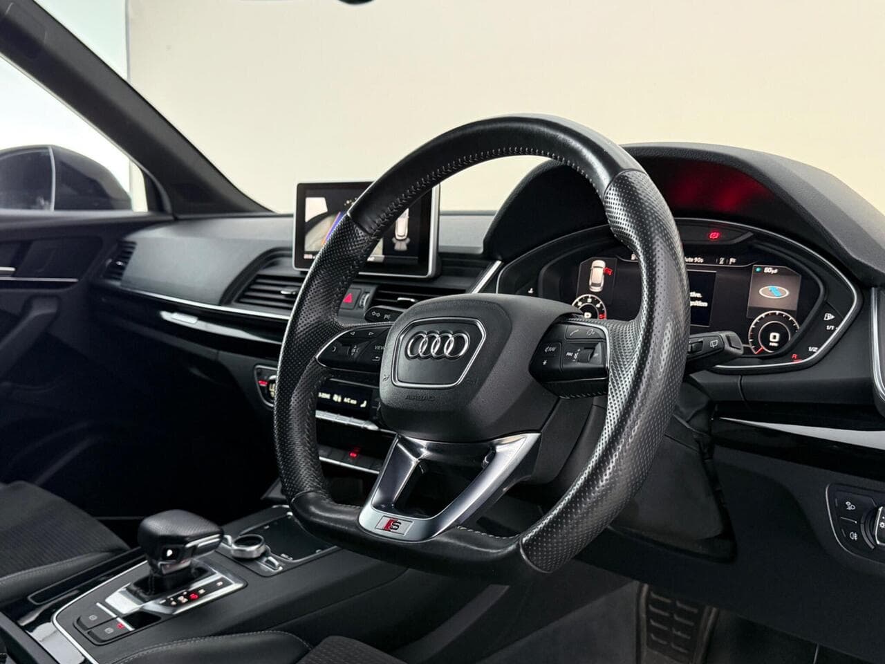 Audi Q5 thumbnail Interior Front