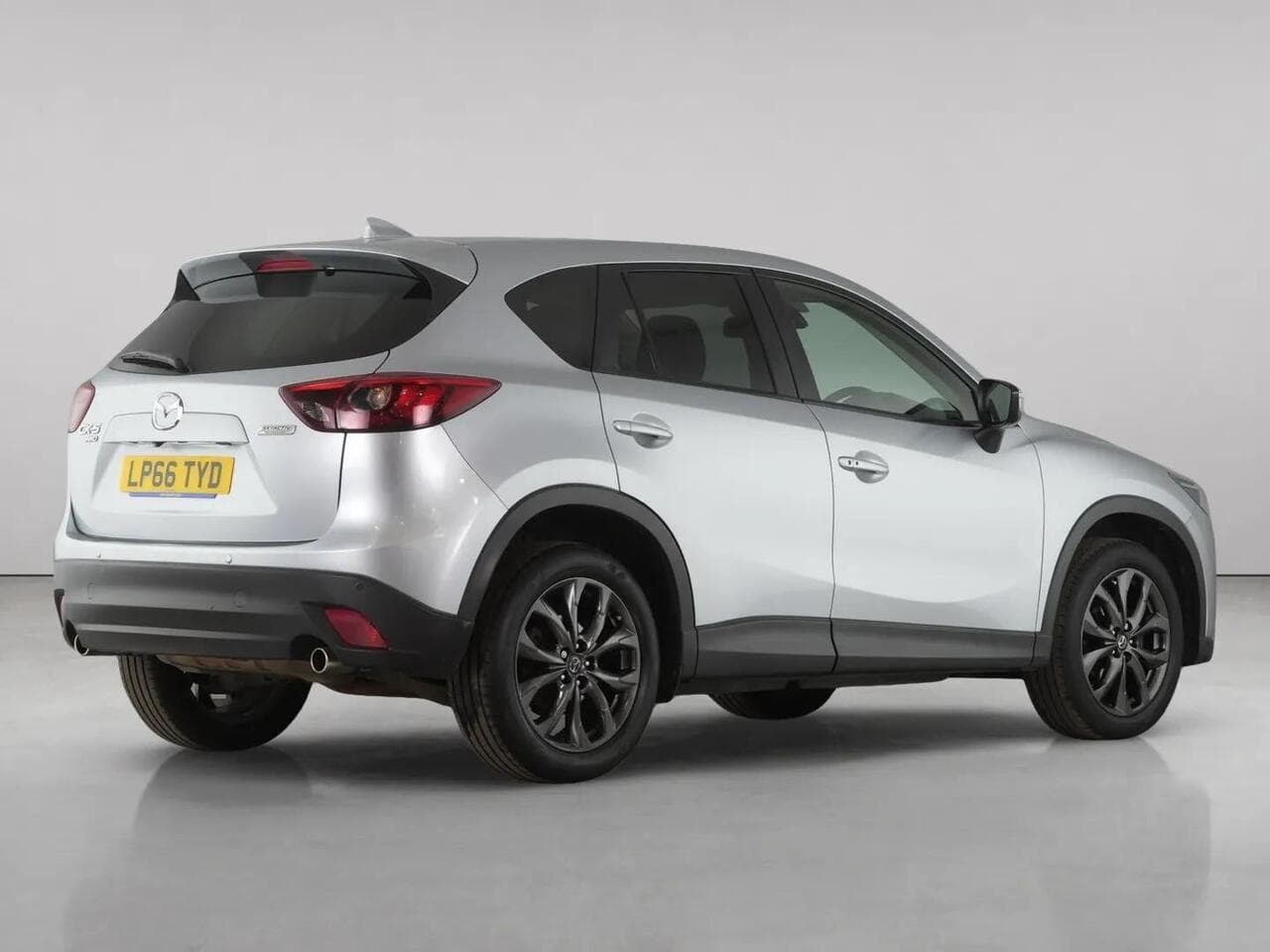 Mazda CX-5 thumbnail Rear Right