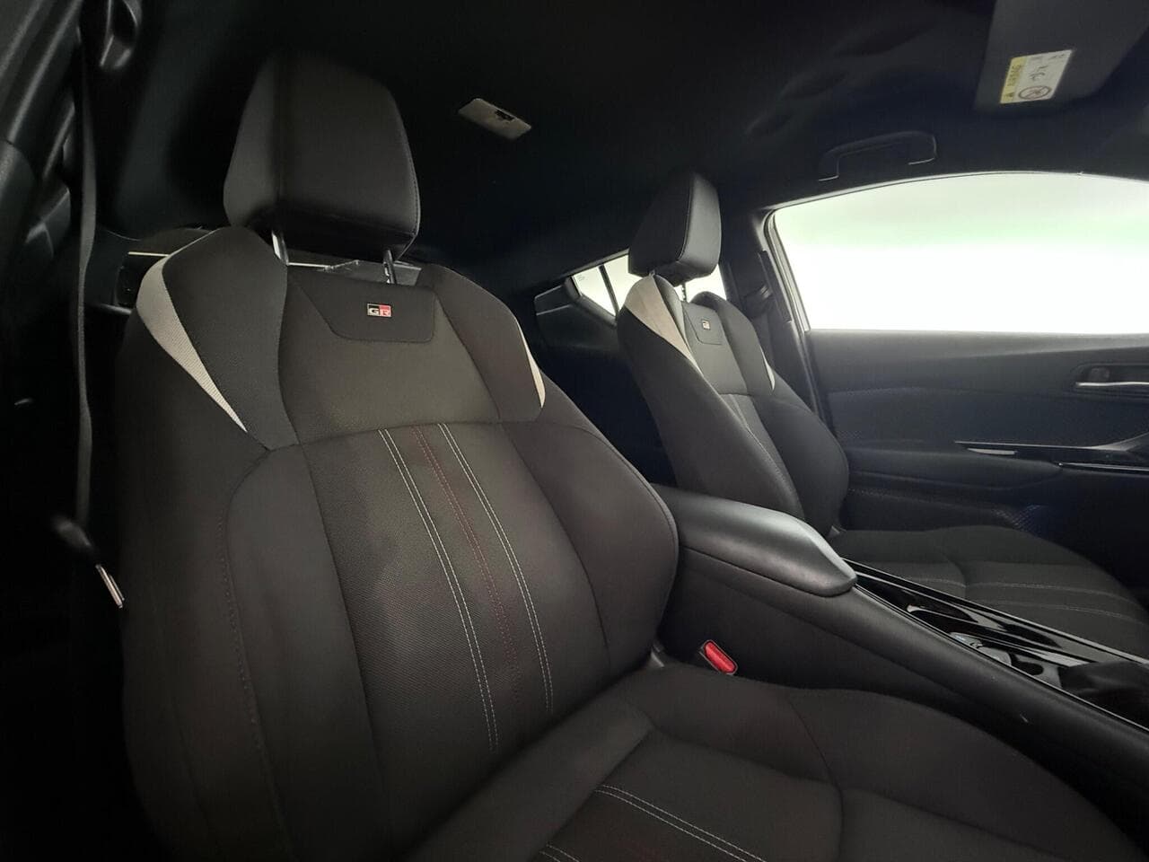 Toyota C-HR thumbnail Seat Driver