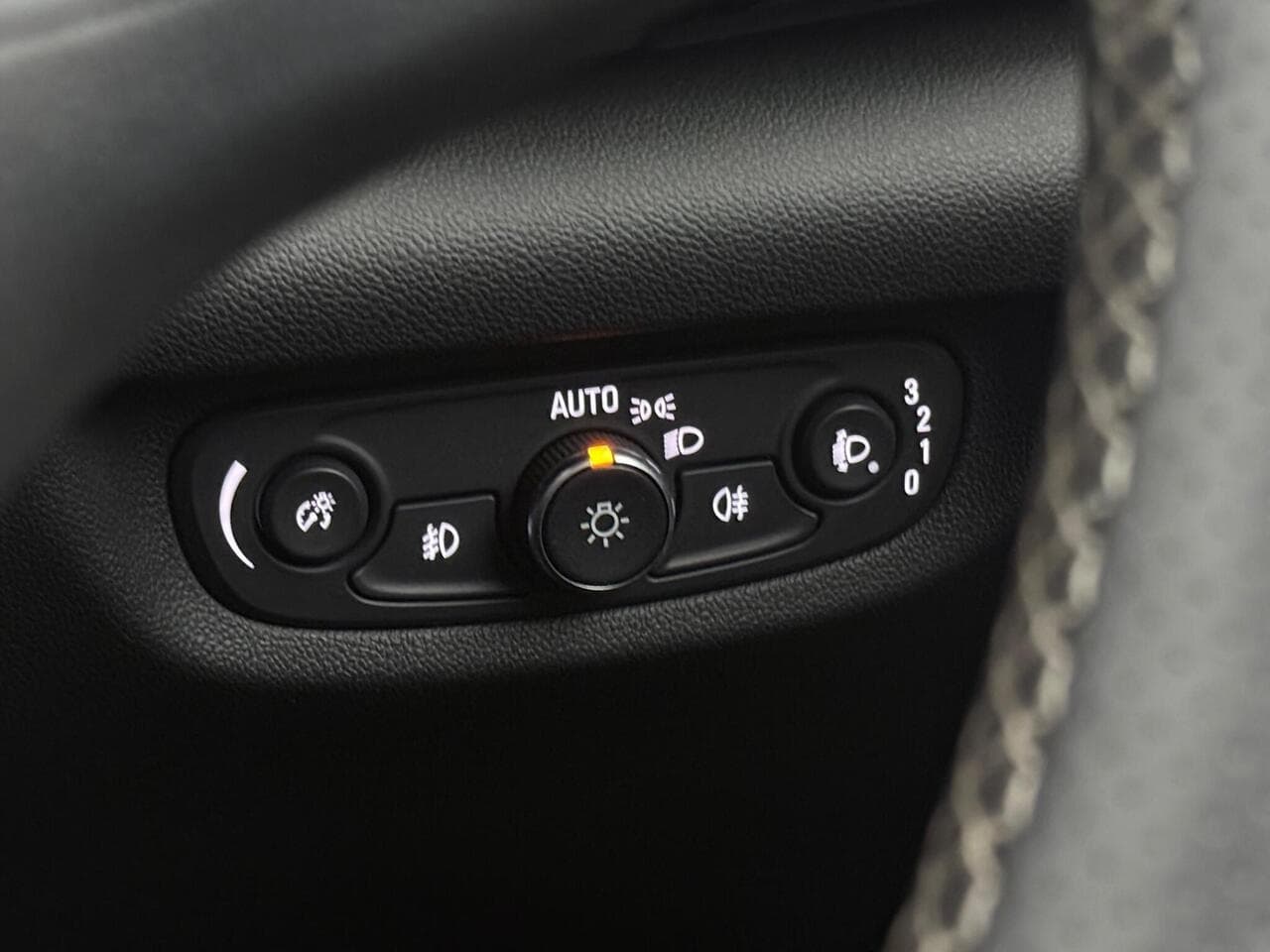 Vauxhall Insignia thumbnail Misc Controls