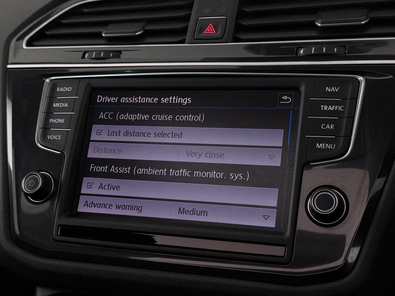 Volkswagen Tiguan thumbnail Infotainment System