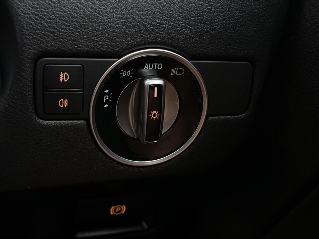 Infiniti Q30 thumbnail Misc Controls