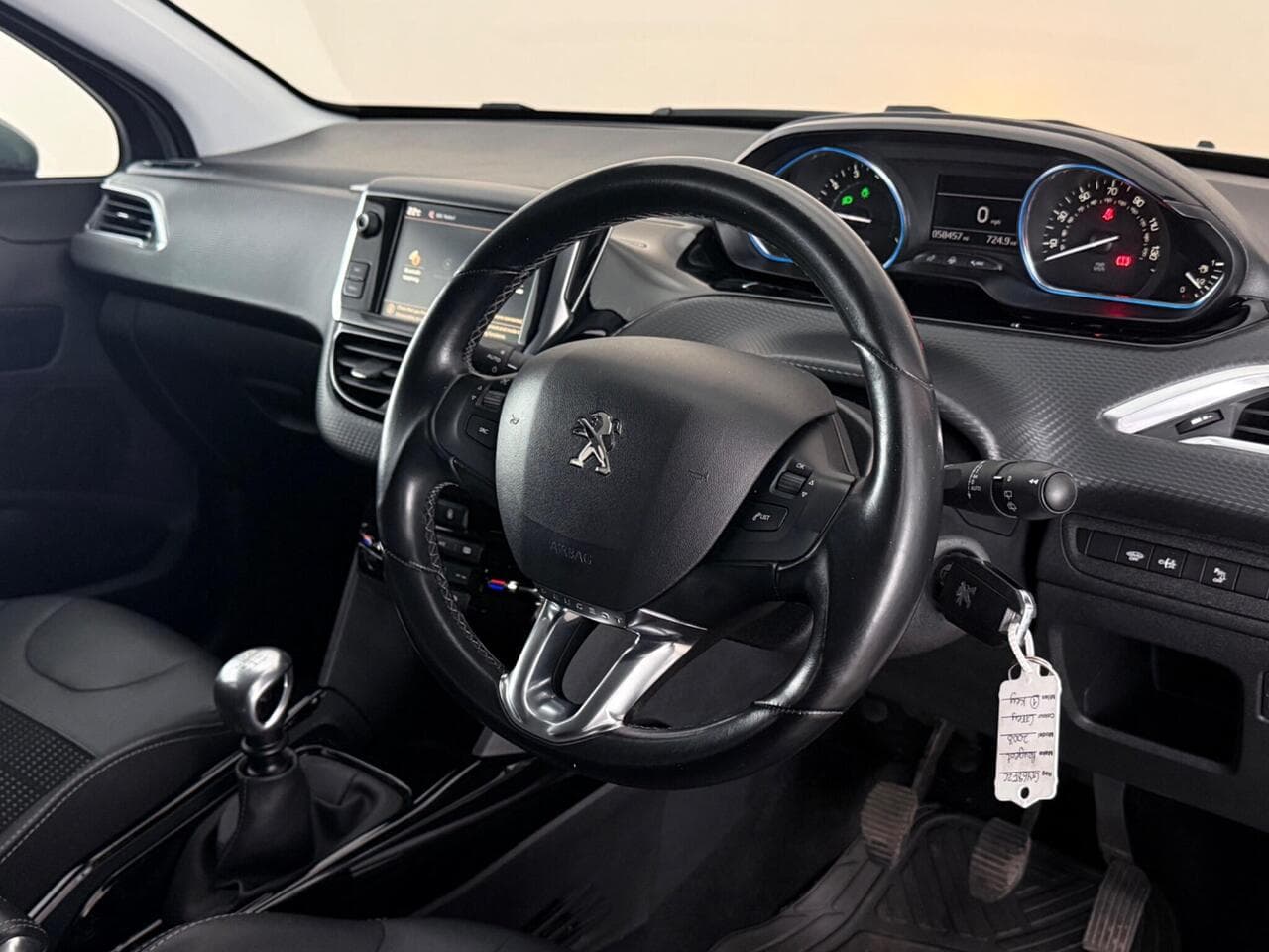 Peugeot 2008 thumbnail Interior Front