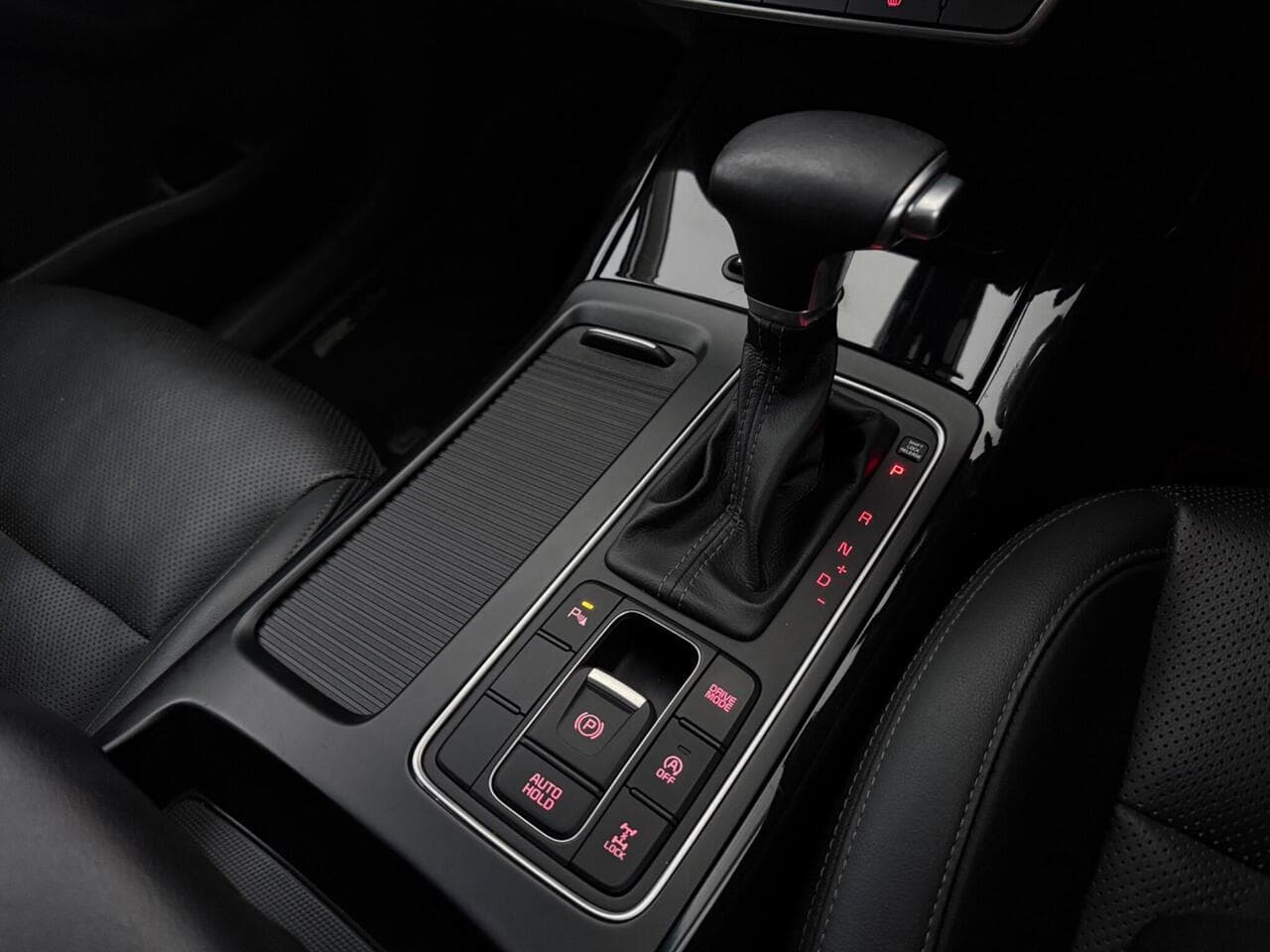 Kia Sorento thumbnail Interior Front