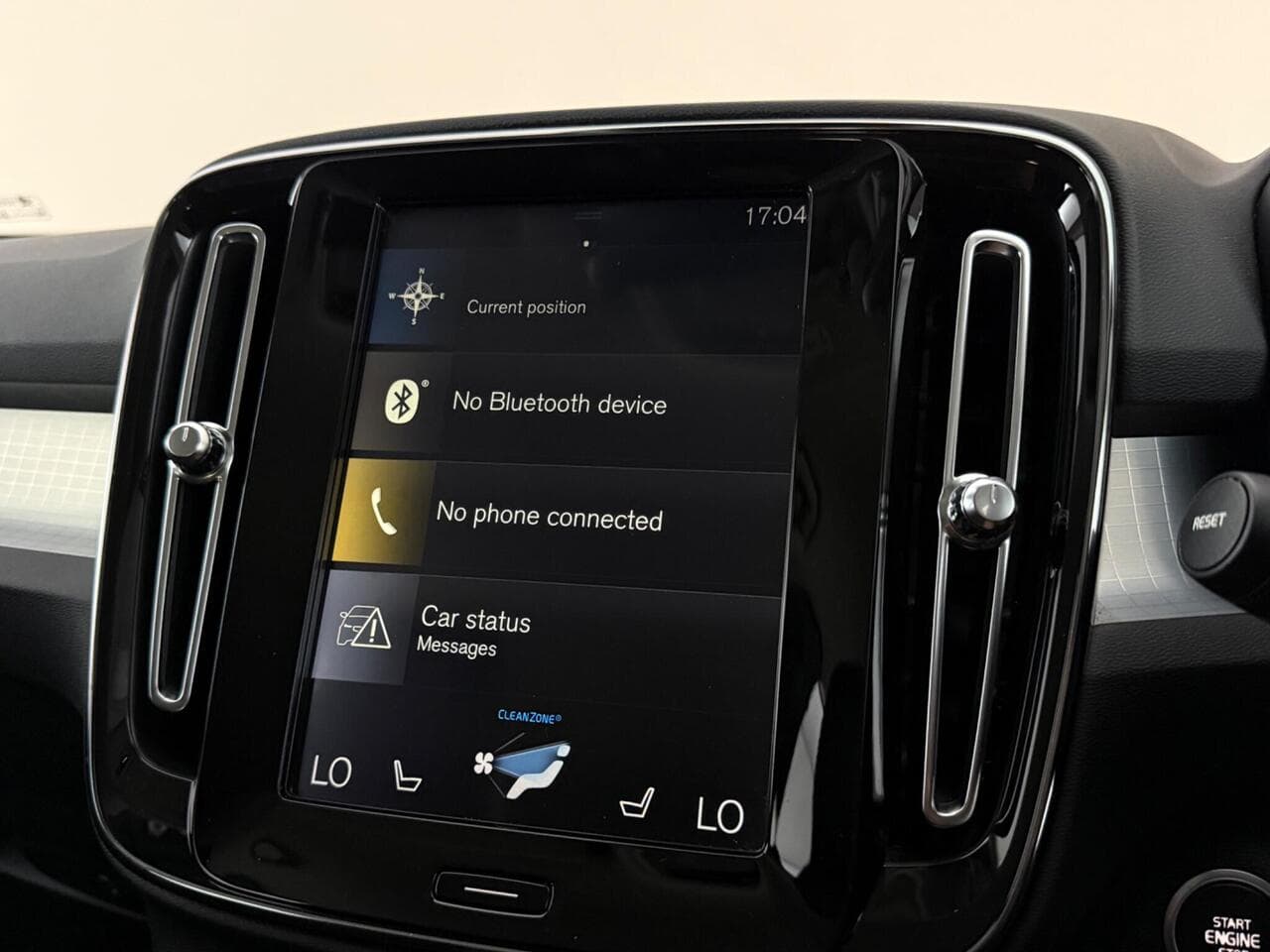 Volvo XC40 thumbnail Infotainment System