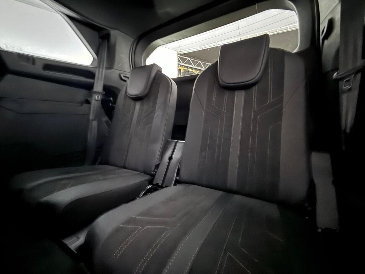 Peugeot 5008 thumbnail Seats Rear