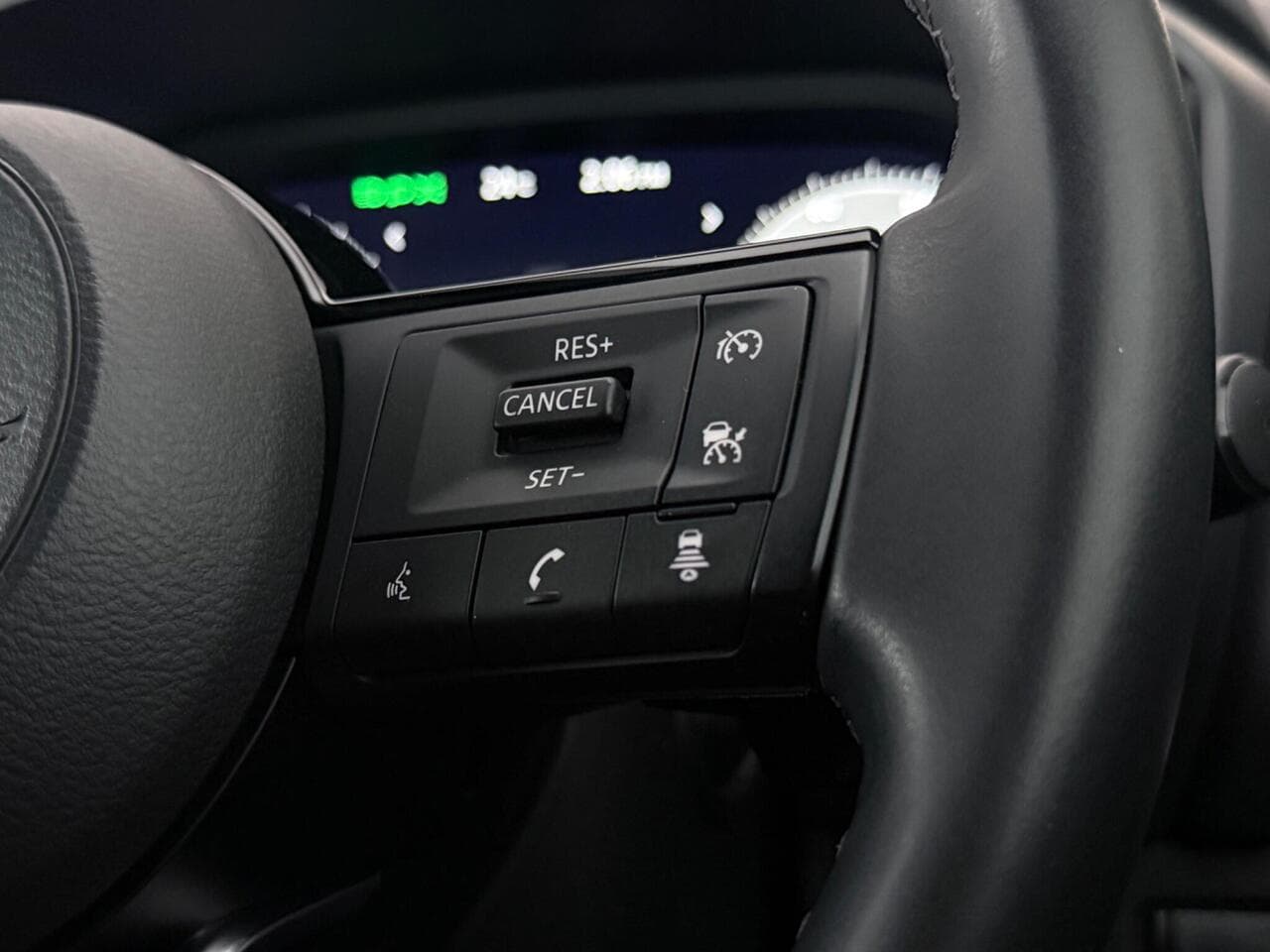 Nissan Qashqai thumbnail Misc Controls