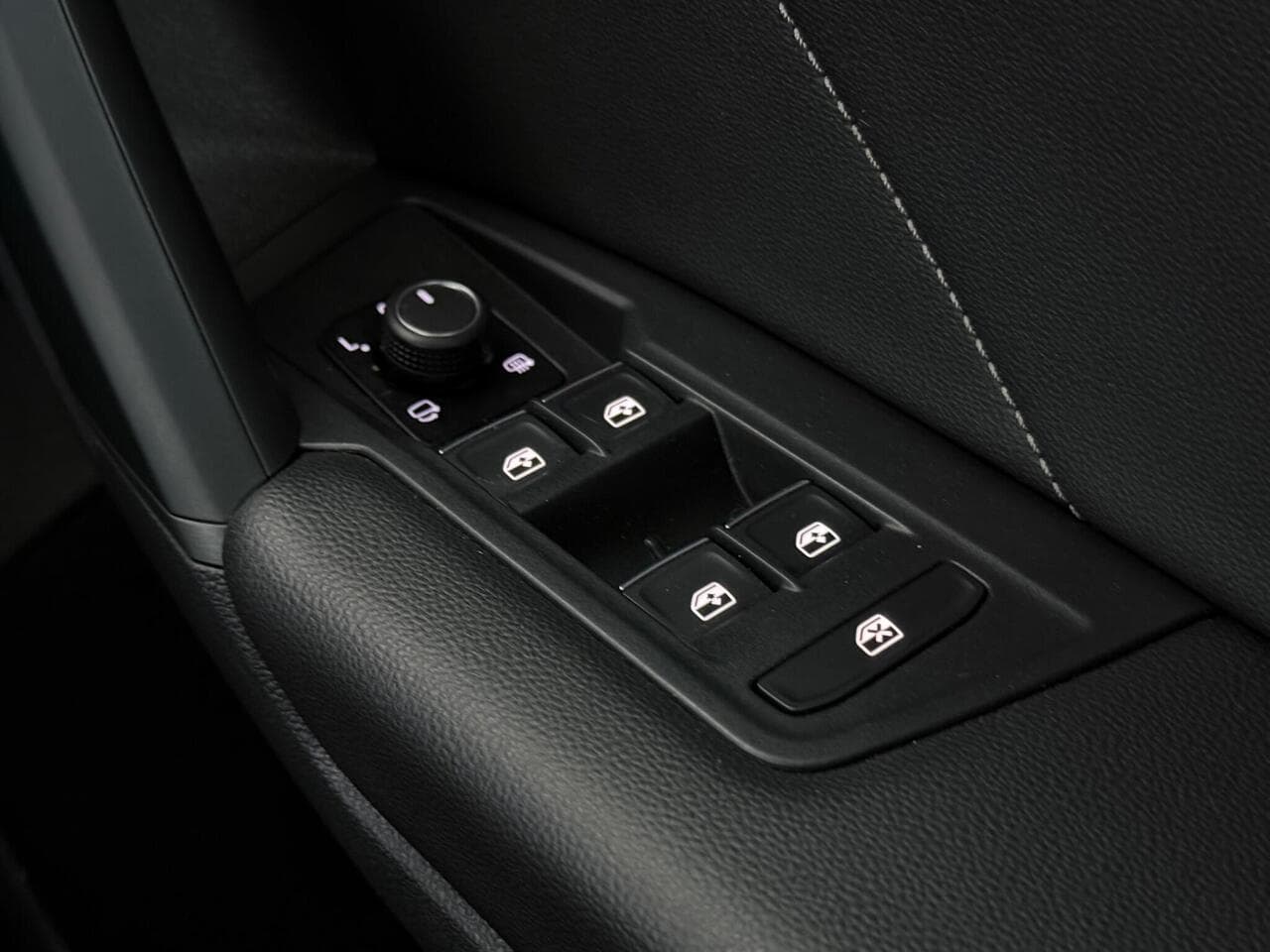 Volkswagen Tiguan thumbnail Misc Controls