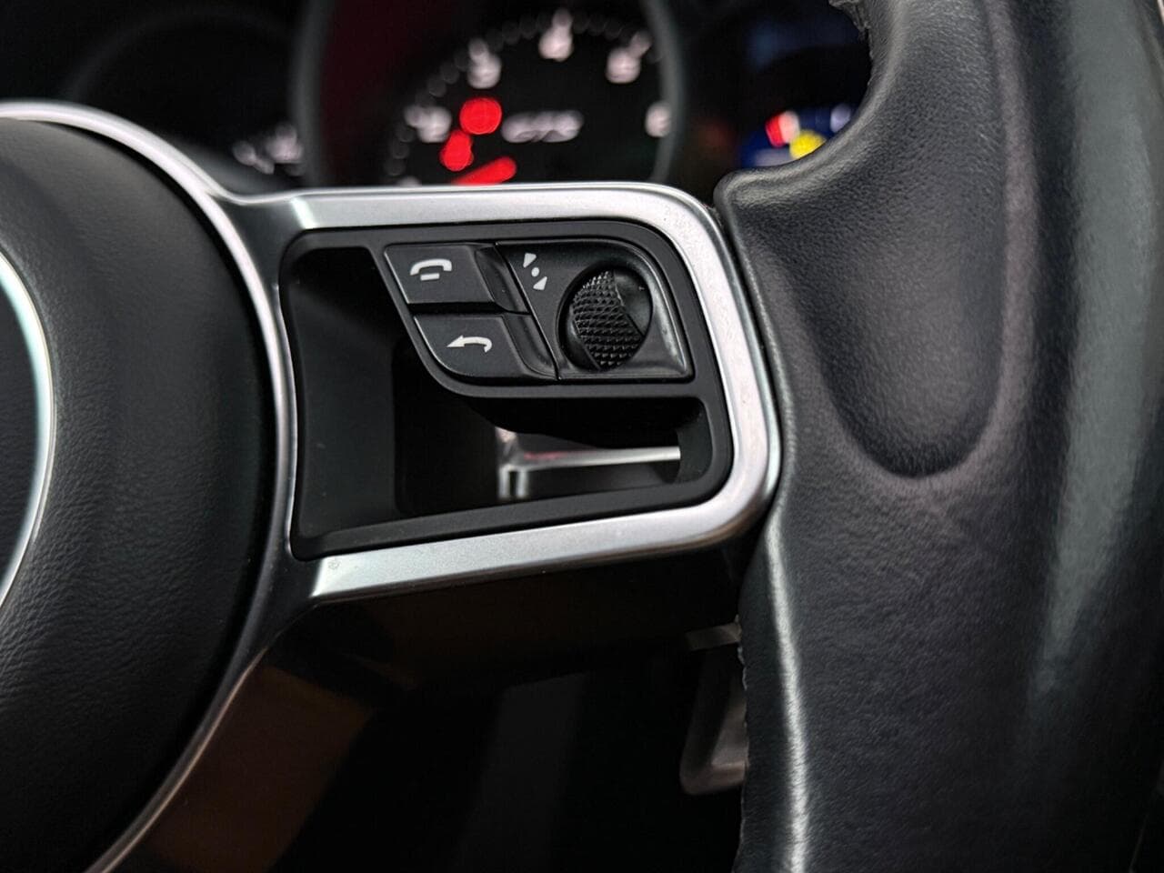 Porsche Macan thumbnail Misc Controls
