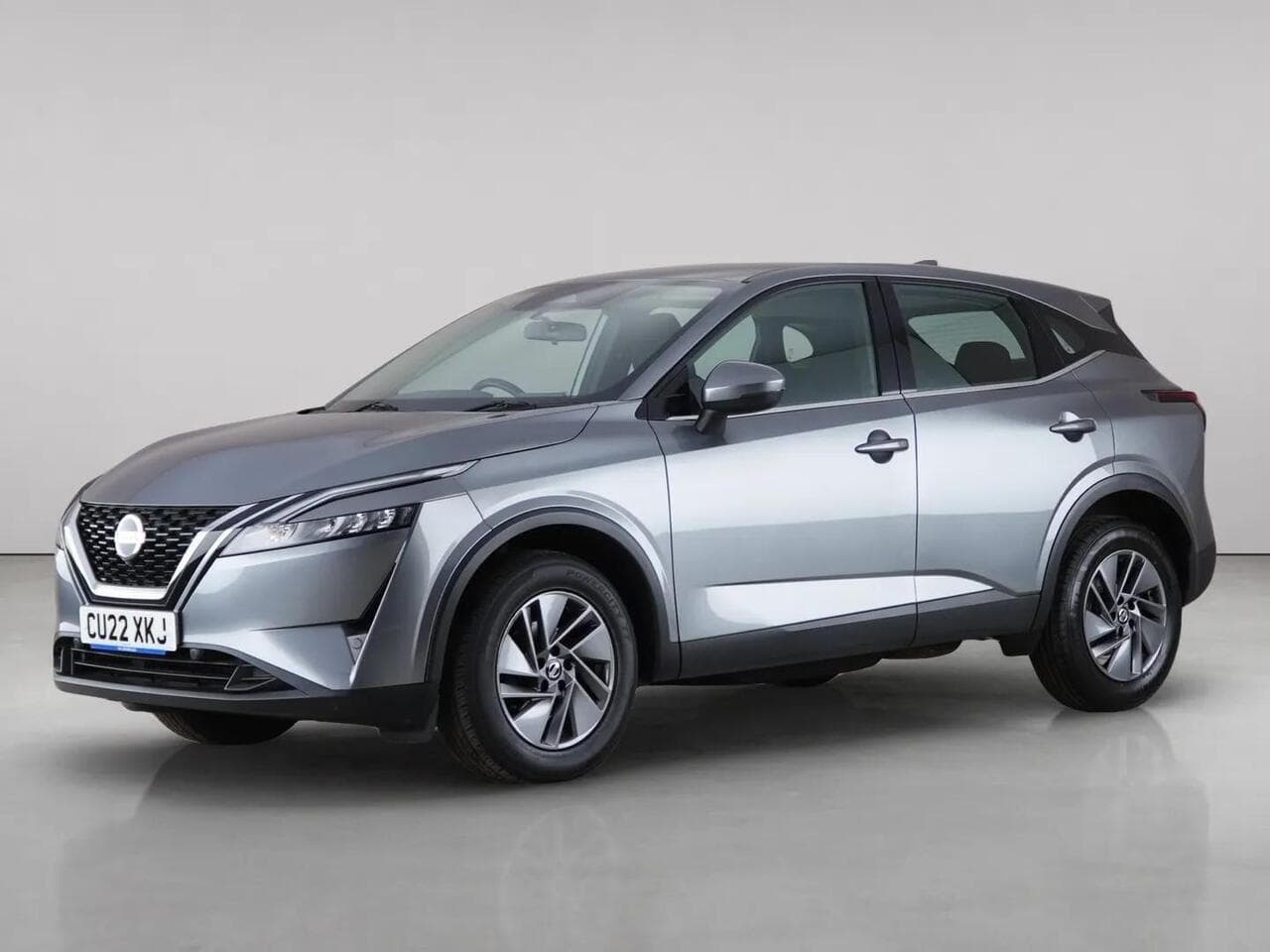 Nissan Qashqai thumbnail Front Left