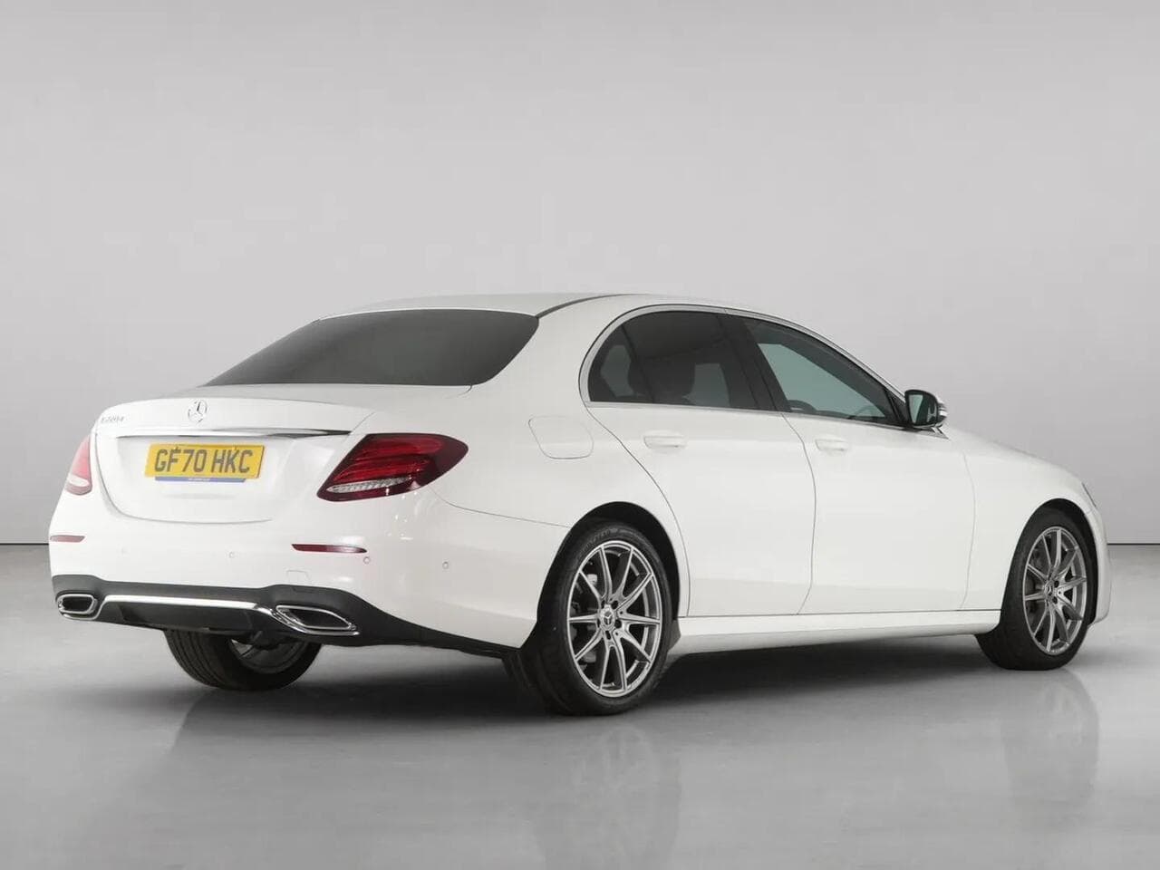 Mercedes-Benz E Class thumbnail Rear Right