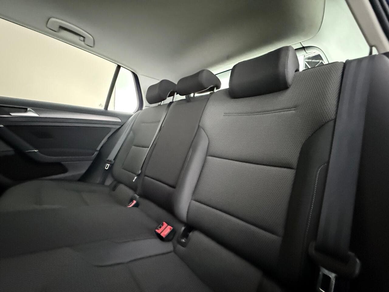 Volkswagen Golf thumbnail Seats Rear