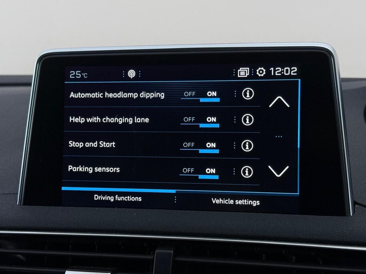 Peugeot 5008 thumbnail Infotainment System