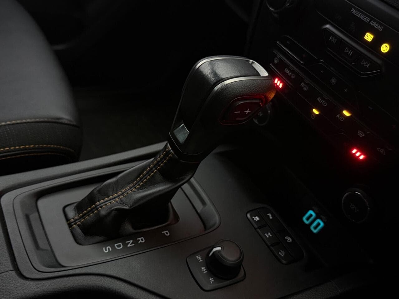 Ford Ranger thumbnail Interior Front