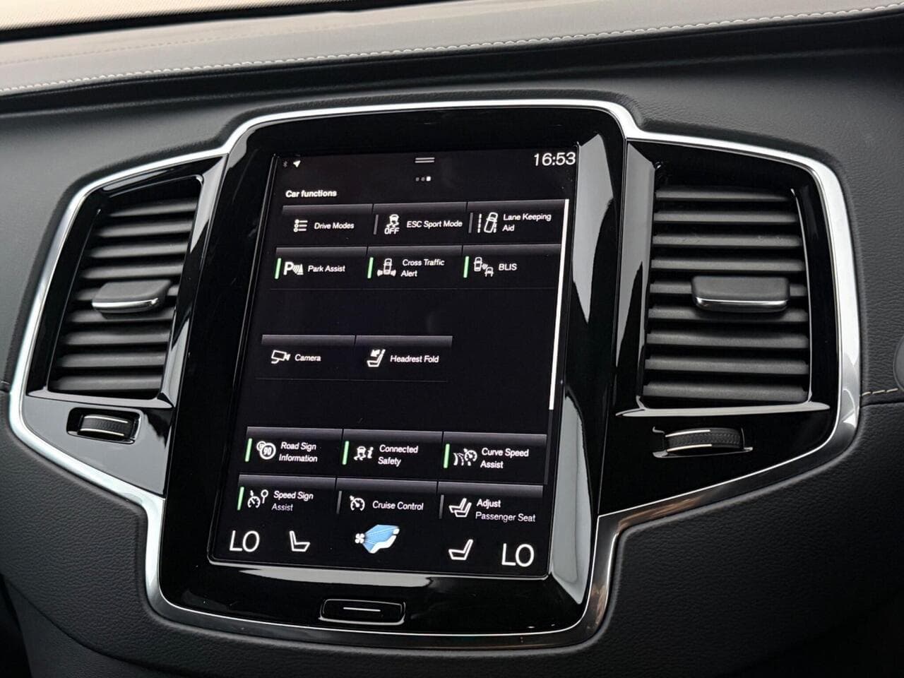 Volvo XC90 thumbnail Infotainment System