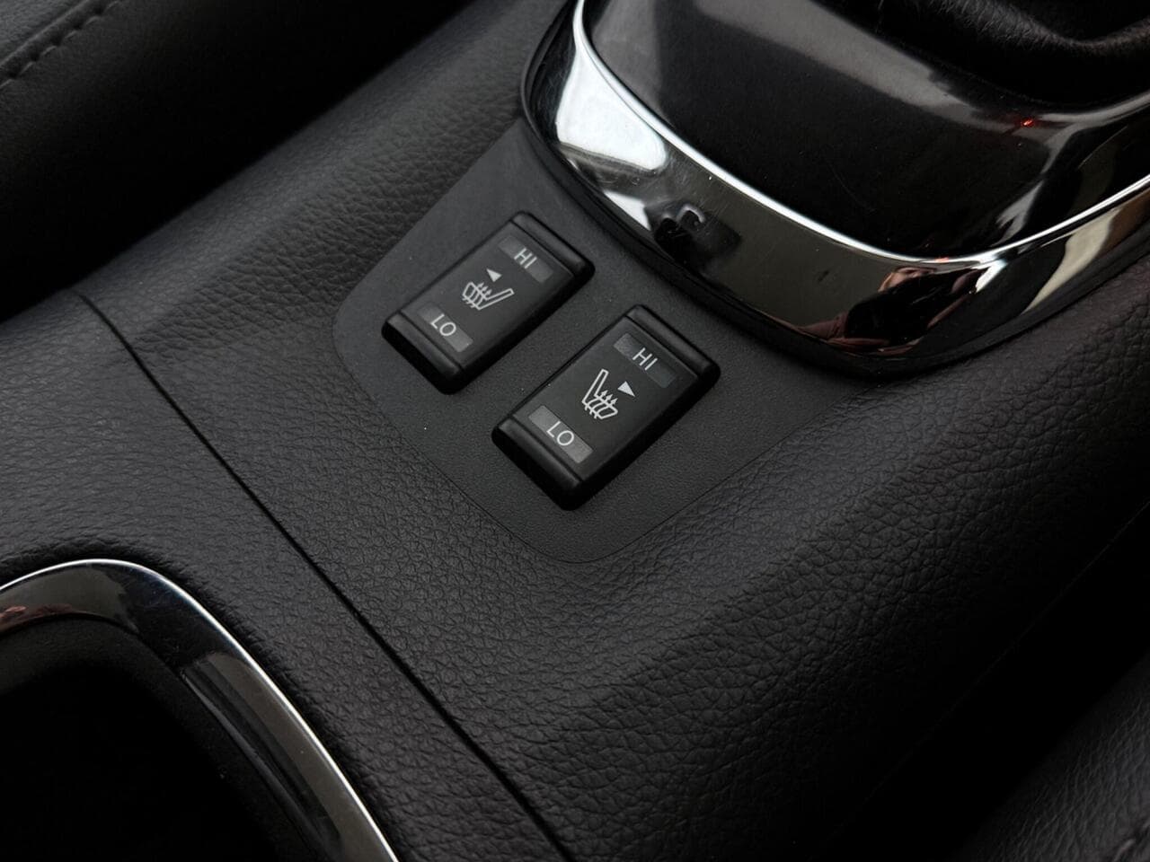 Nissan Pulsar thumbnail Misc Controls