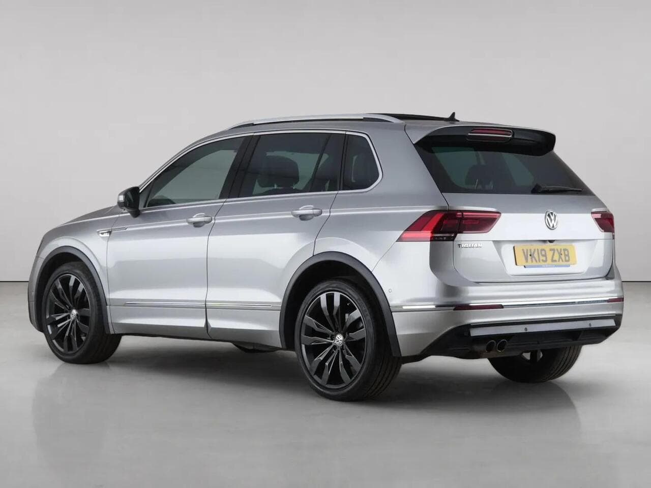 Volkswagen Tiguan thumbnail Rear Left