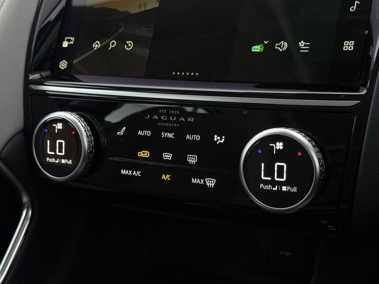 Jaguar E-PACE thumbnail Infotainment System
