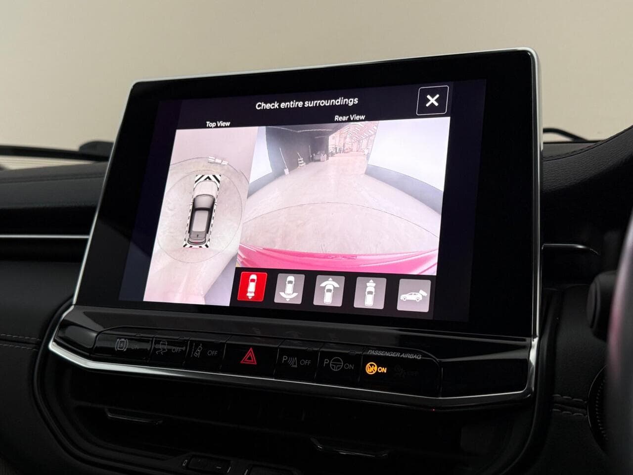 Jeep Compass thumbnail Infotainment System