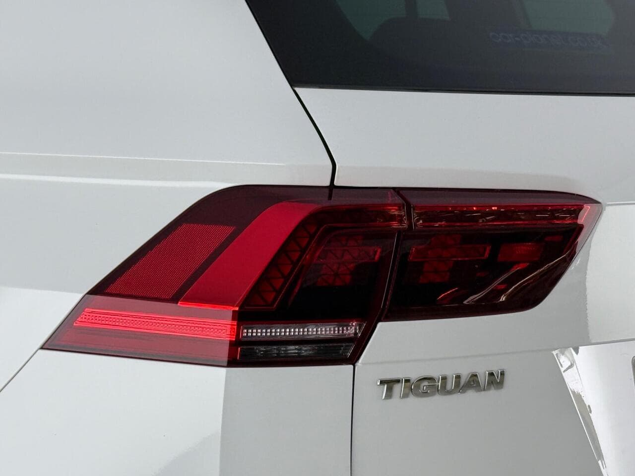 Volkswagen Tiguan thumbnail Lights Rear