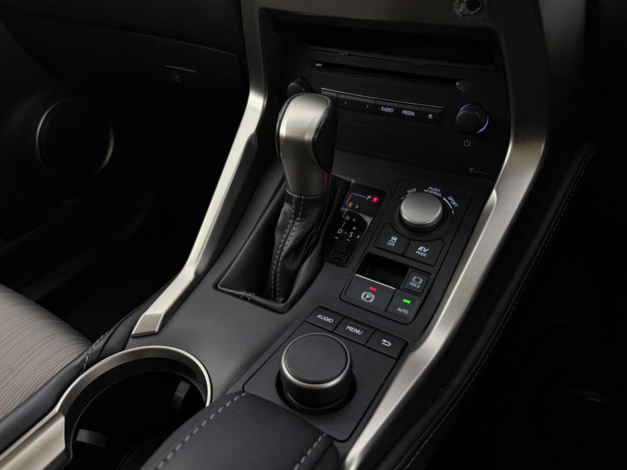 Lexus NX thumbnail Interior Front
