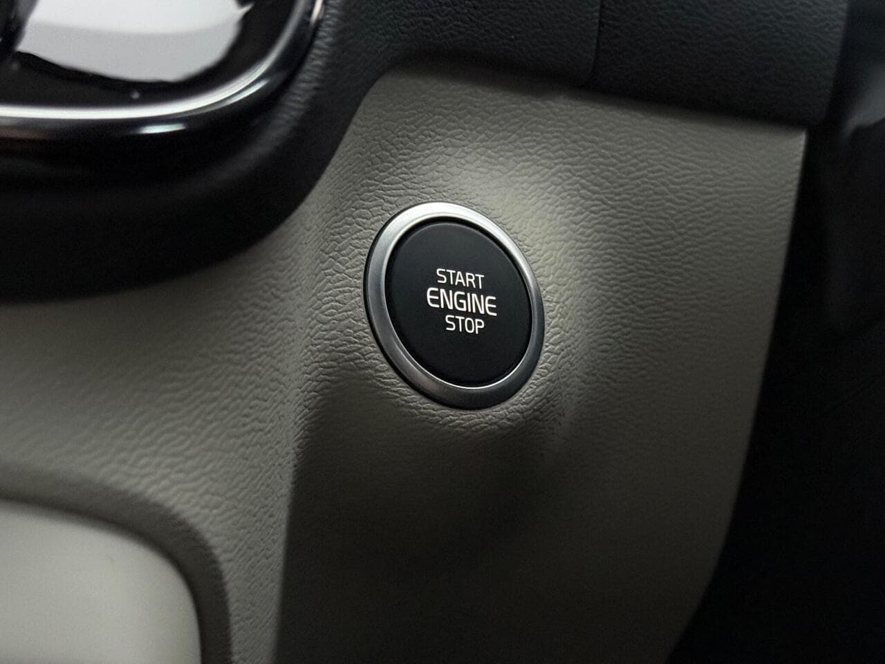 Volvo XC40 thumbnail Misc Controls